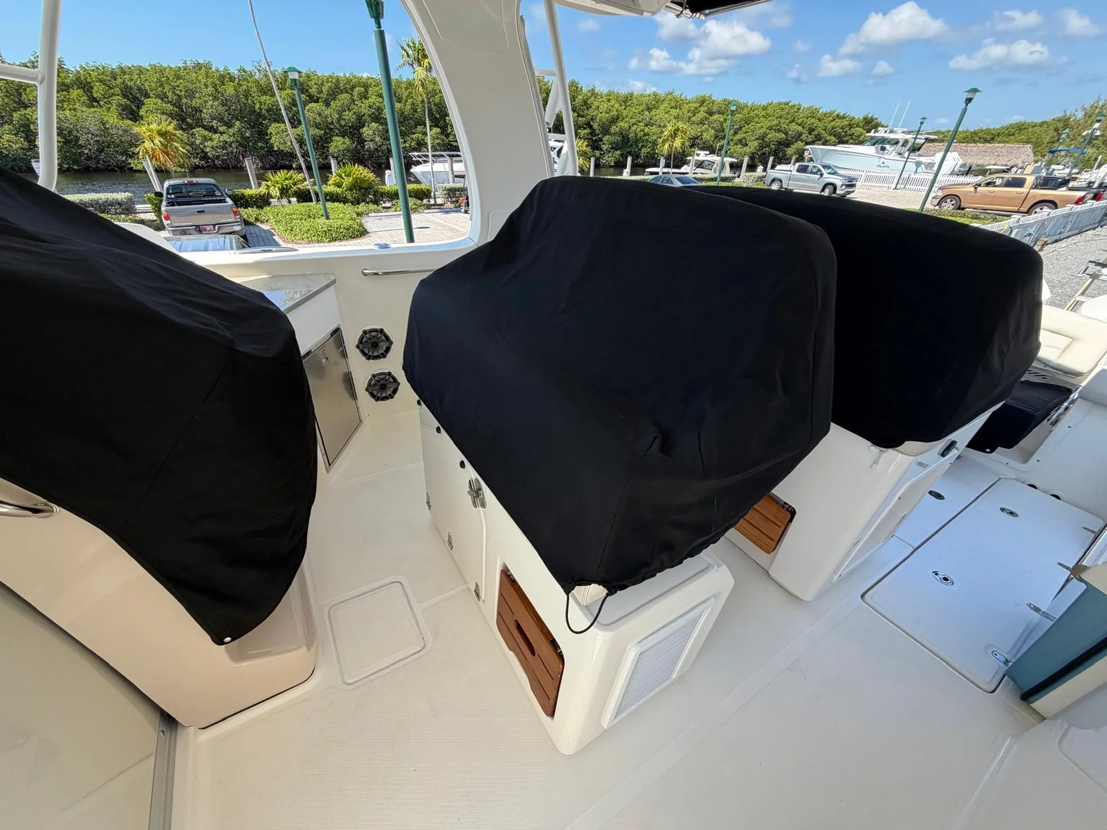 2022 Boston Whaler 350 REALM Image Thumbnail #35