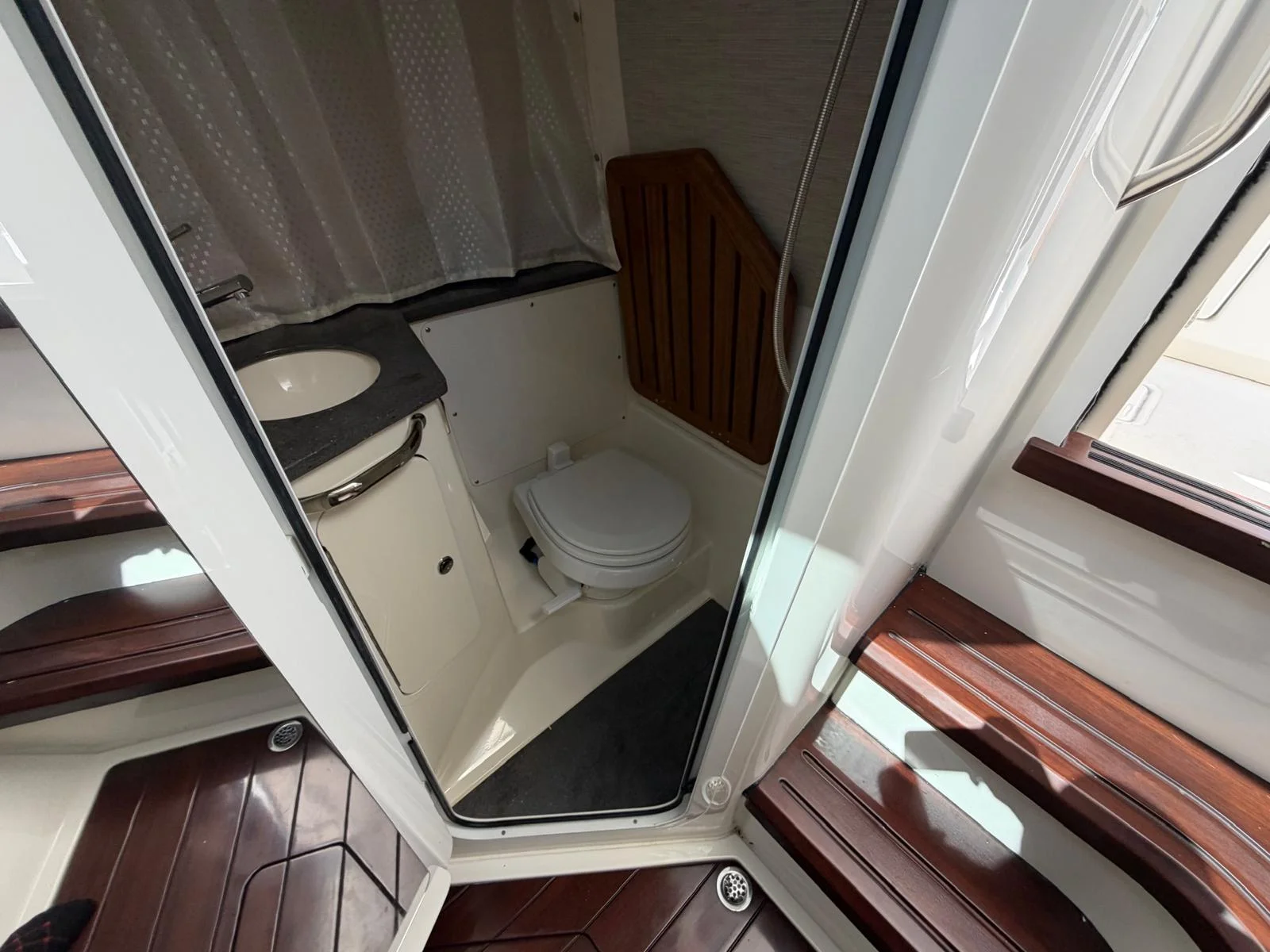 2022 Boston Whaler 350 REALM Image Thumbnail #28