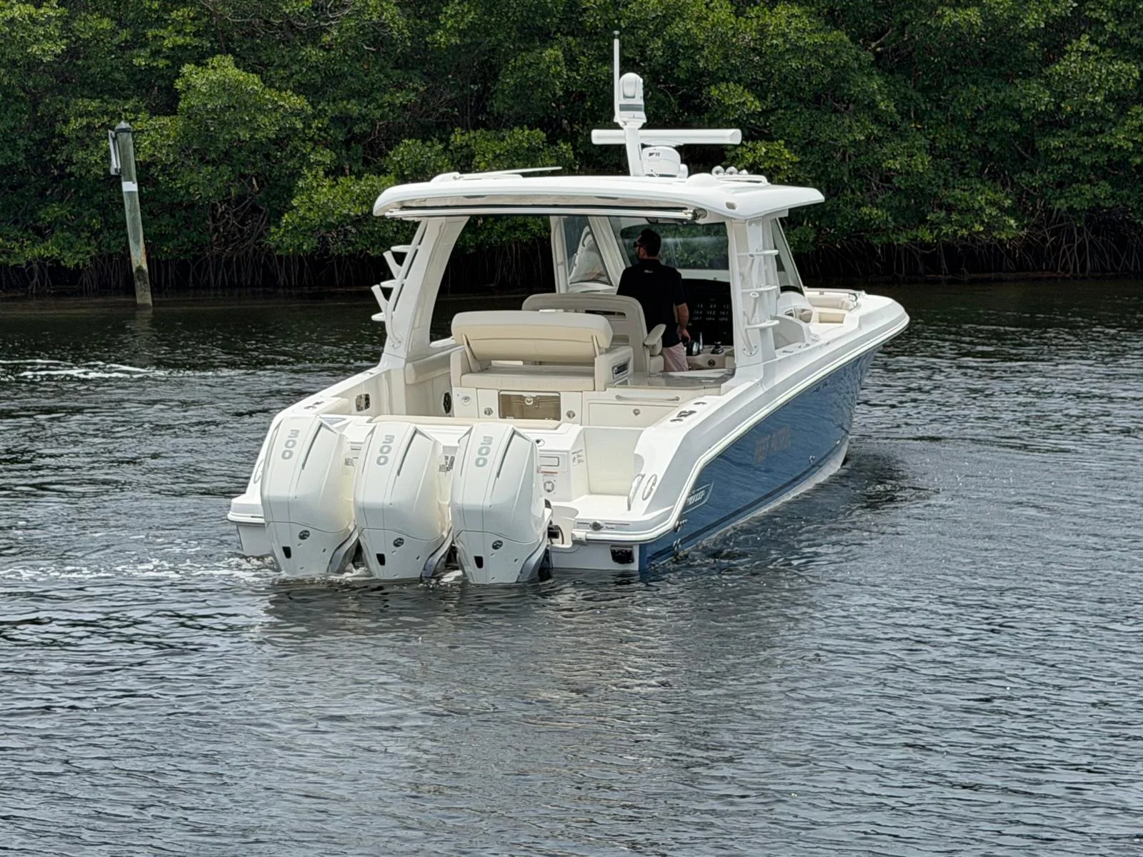 2022 Boston Whaler 350 REALM Image Thumbnail #17