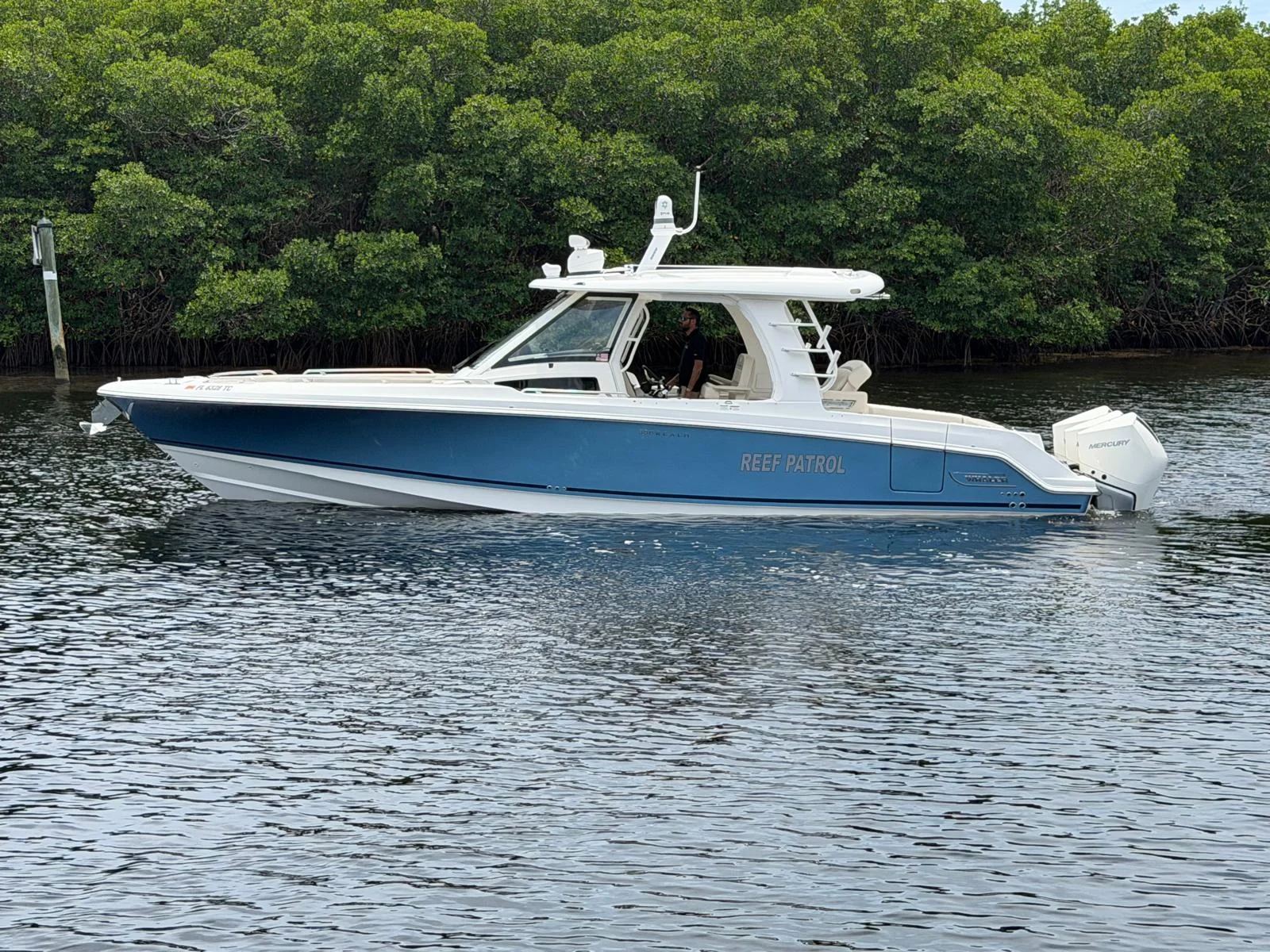 2022 Boston Whaler 350 REALM Image Thumbnail #9