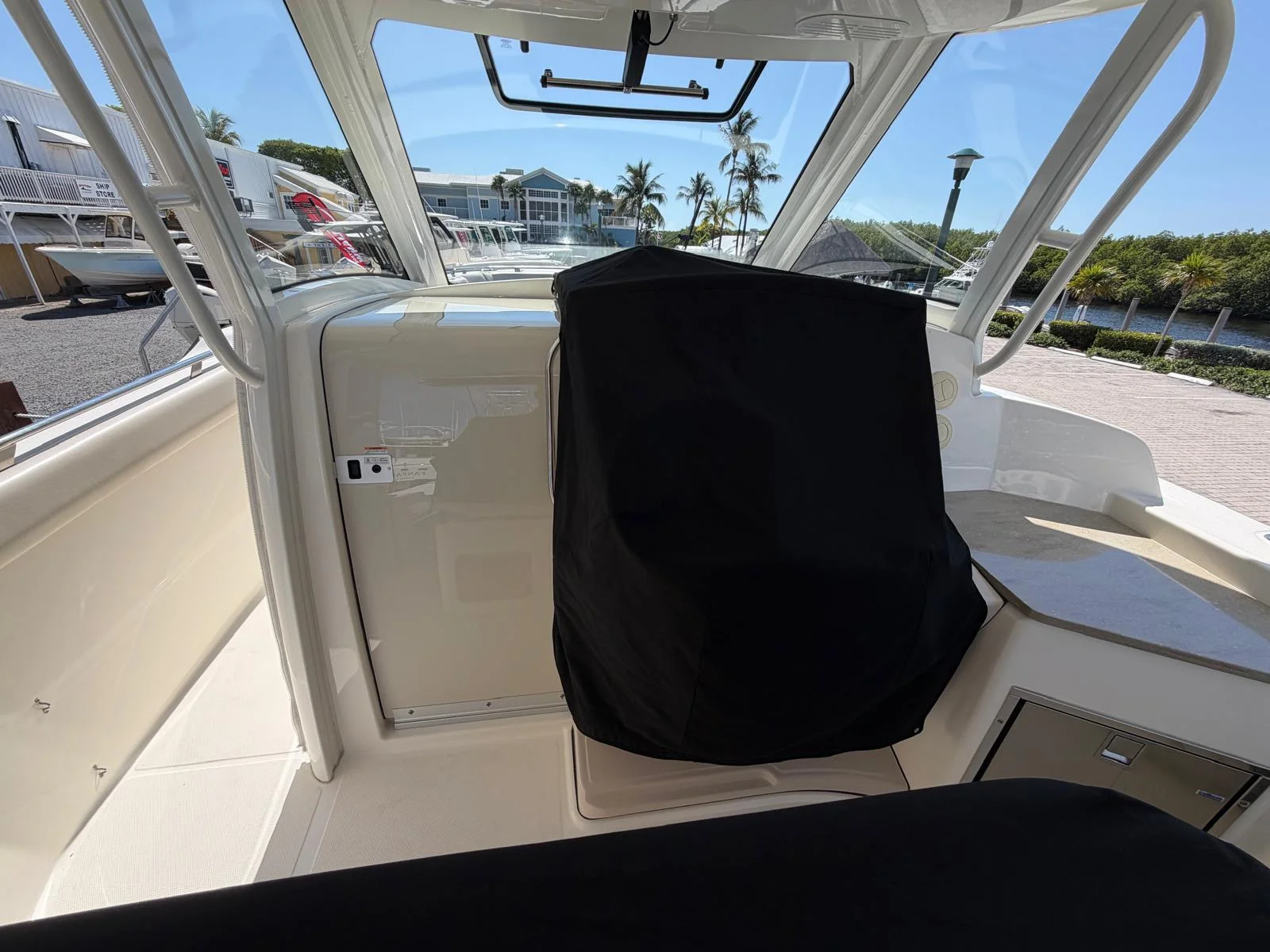 2022 Boston Whaler 350 REALM Image Thumbnail #25