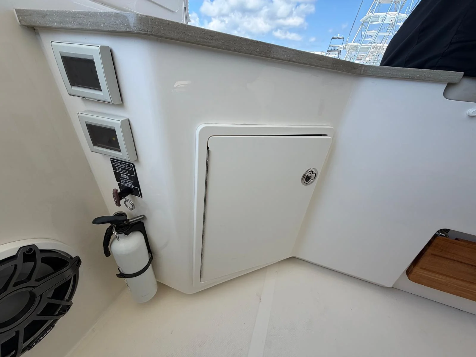 2022 Boston Whaler 350 REALM Image Thumbnail #44