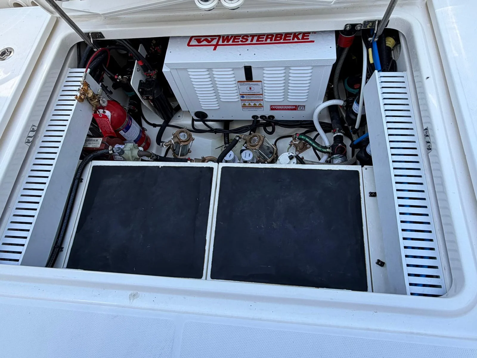 2022 Boston Whaler 350 REALM Image Thumbnail #54