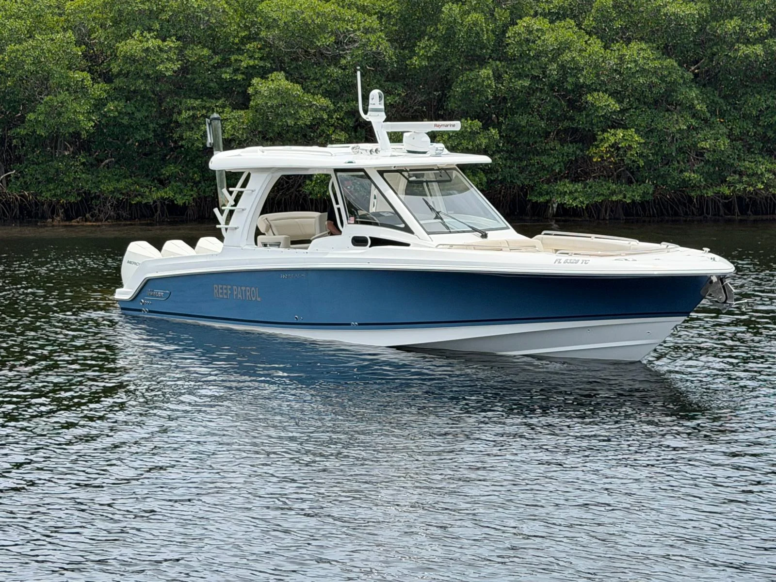 2022 Boston Whaler 350 REALM Image Thumbnail #2