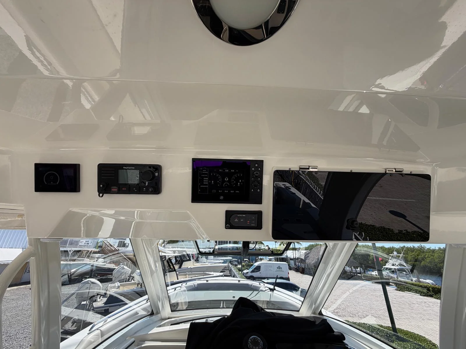 2022 Boston Whaler 350 REALM Image Thumbnail #40