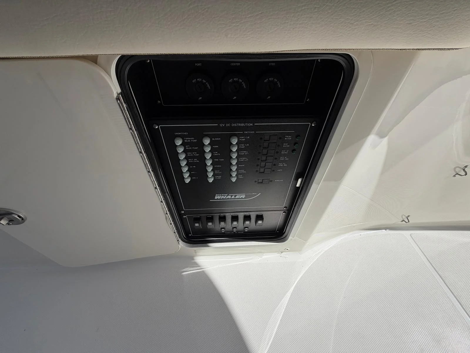 2022 Boston Whaler 350 REALM Image Thumbnail #33