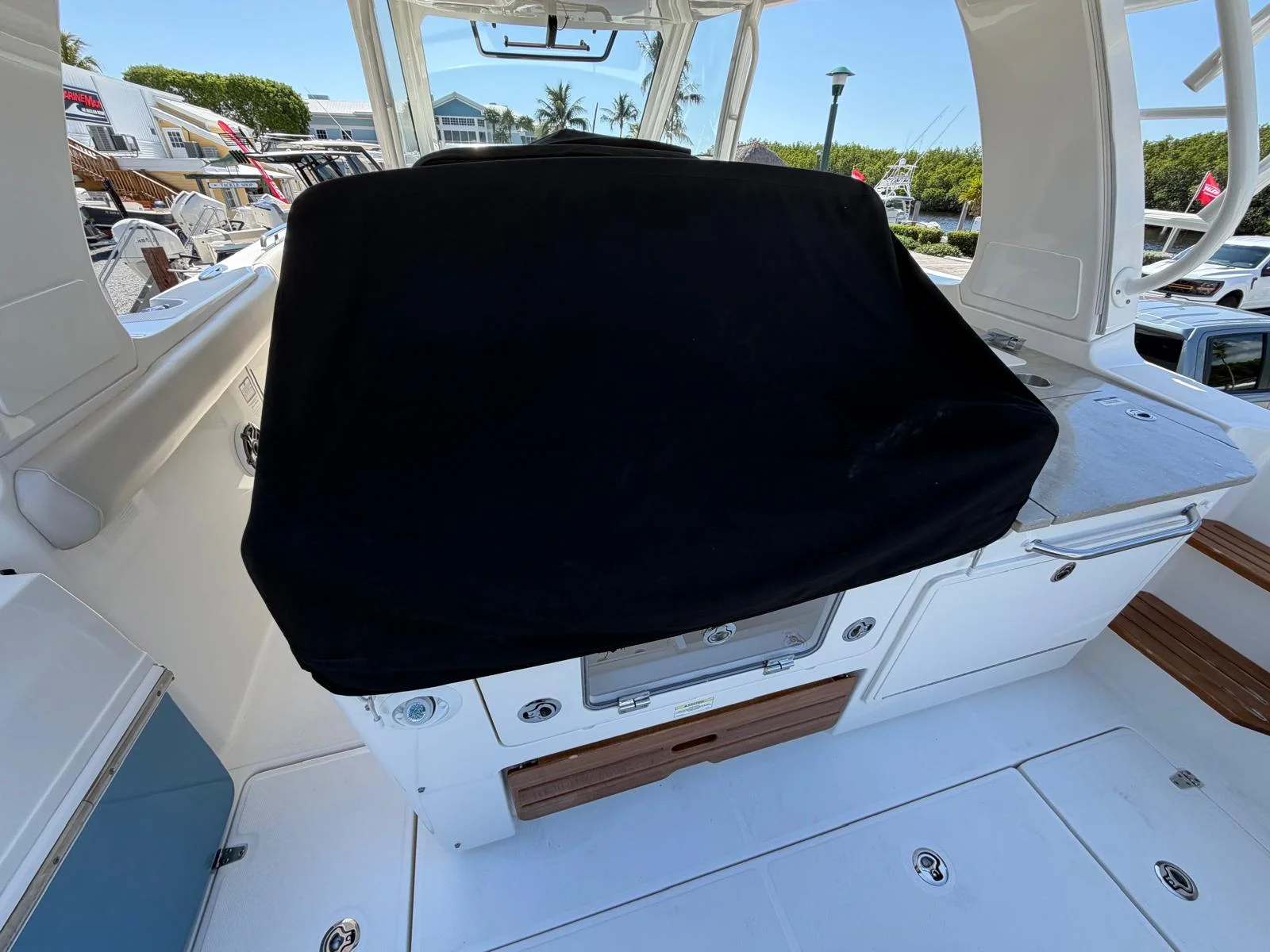 2022 Boston Whaler 350 REALM Image Thumbnail #46