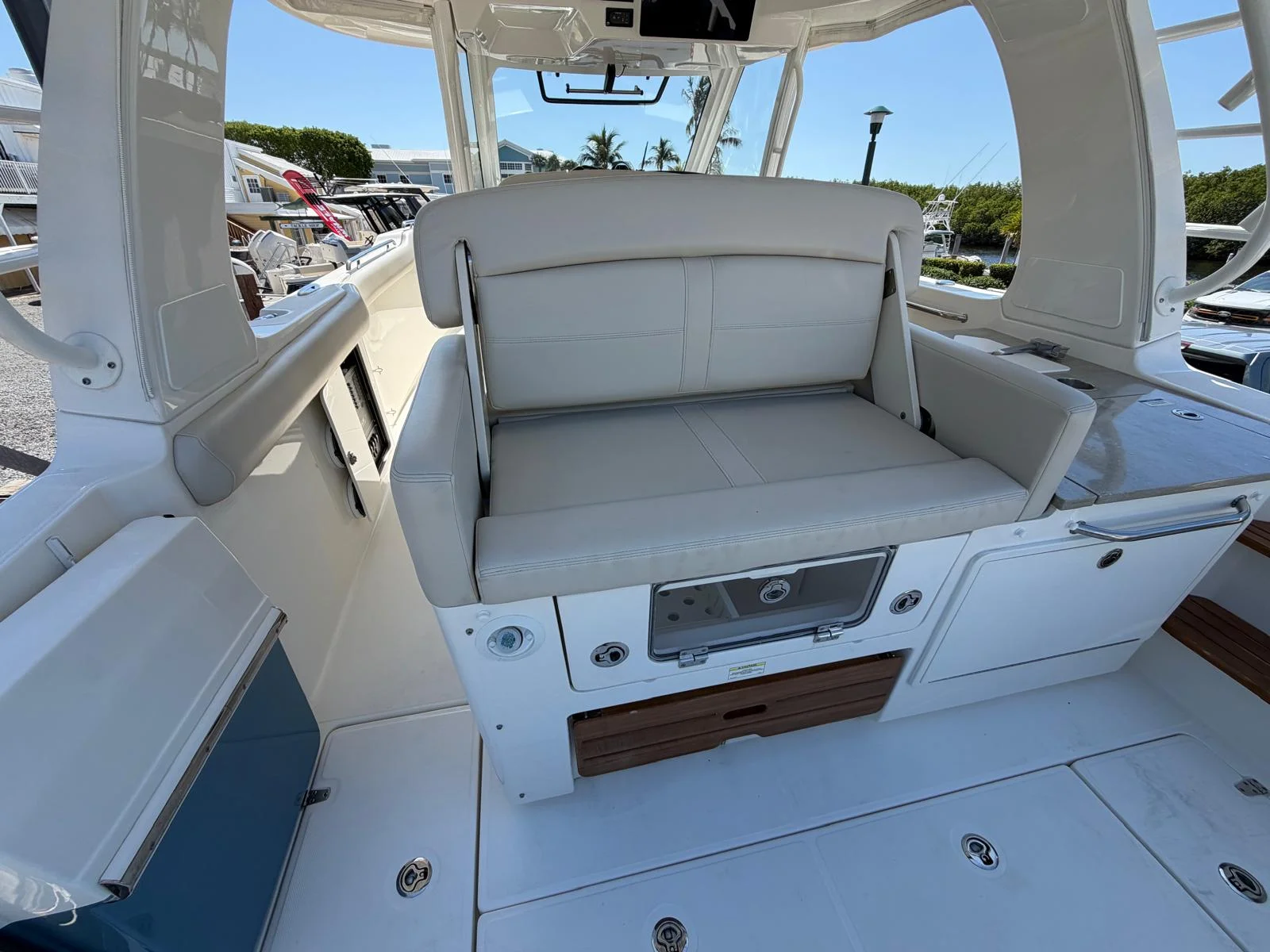 2022 Boston Whaler 350 REALM Image Thumbnail #47
