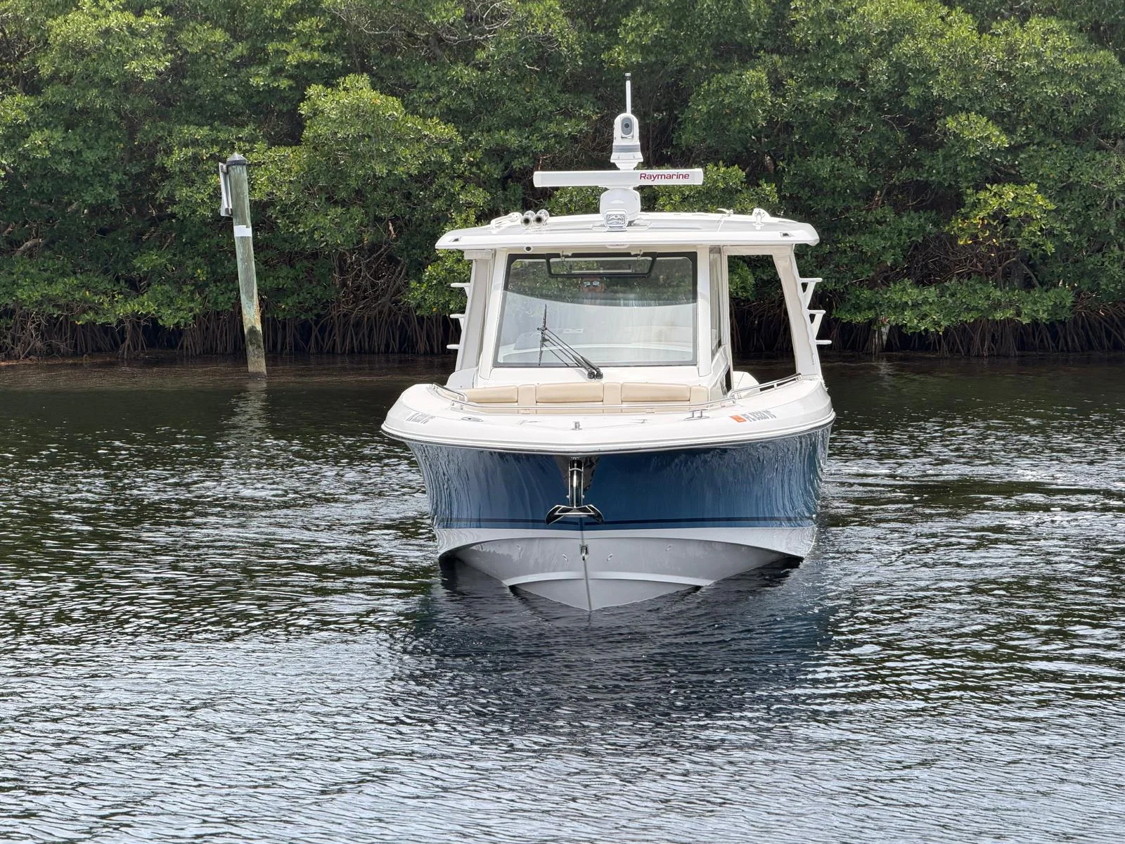 2022 Boston Whaler 350 REALM Image Thumbnail #5