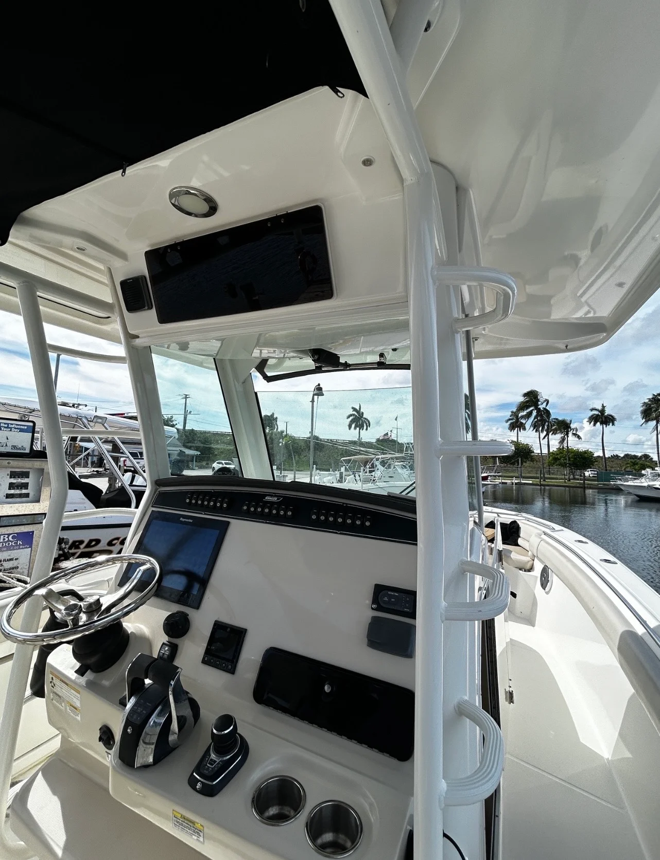 2018 Boston Whaler 330 OUTRAGE Image Thumbnail #11