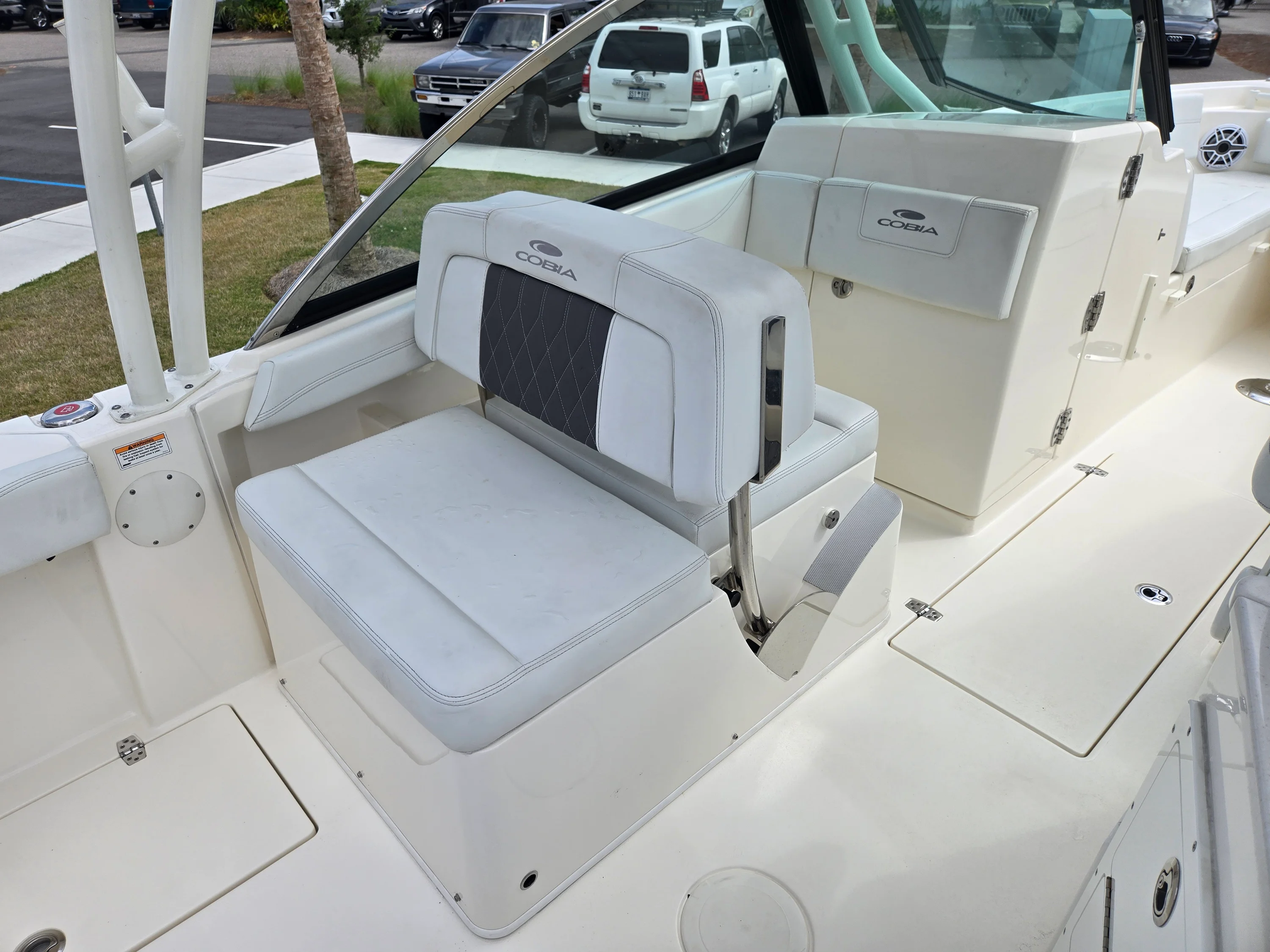 2023 Cobia 240 DUAL CONSOLE Image Thumbnail #12