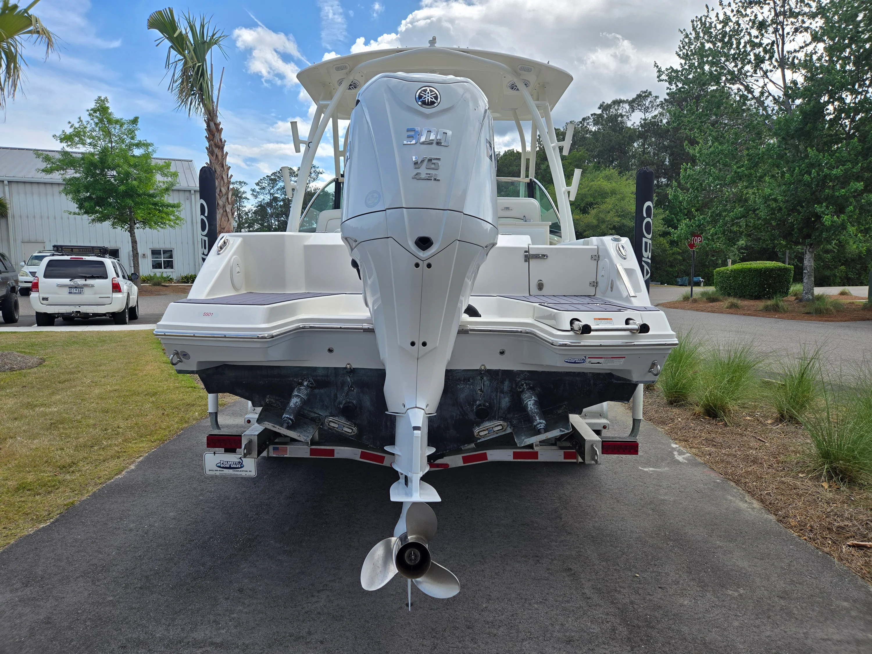 2023 Cobia 240 DUAL CONSOLE Image Thumbnail #7