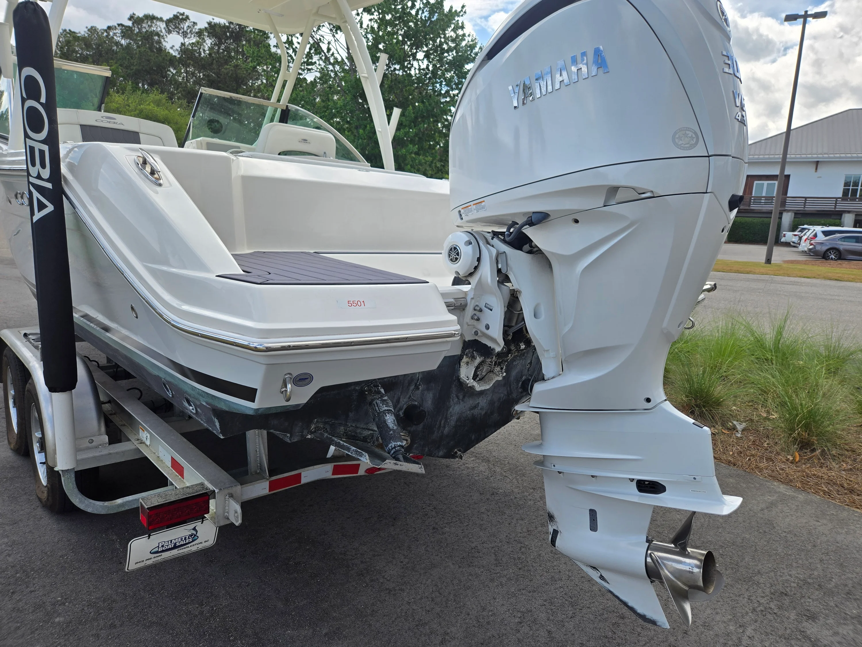 2023 Cobia 240 DUAL CONSOLE Image Thumbnail #9