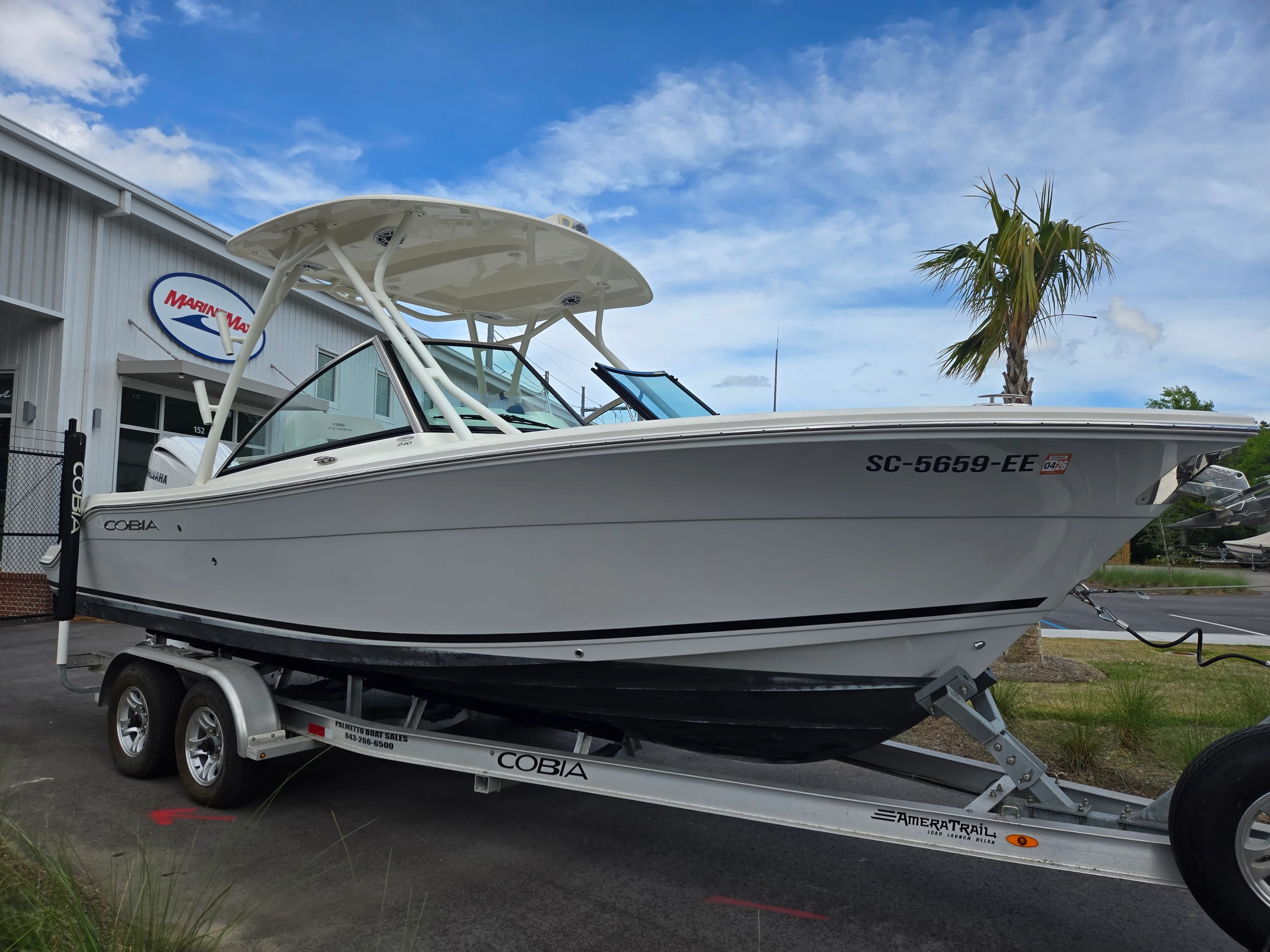2023 Cobia 240 DUAL CONSOLE Image Thumbnail #2