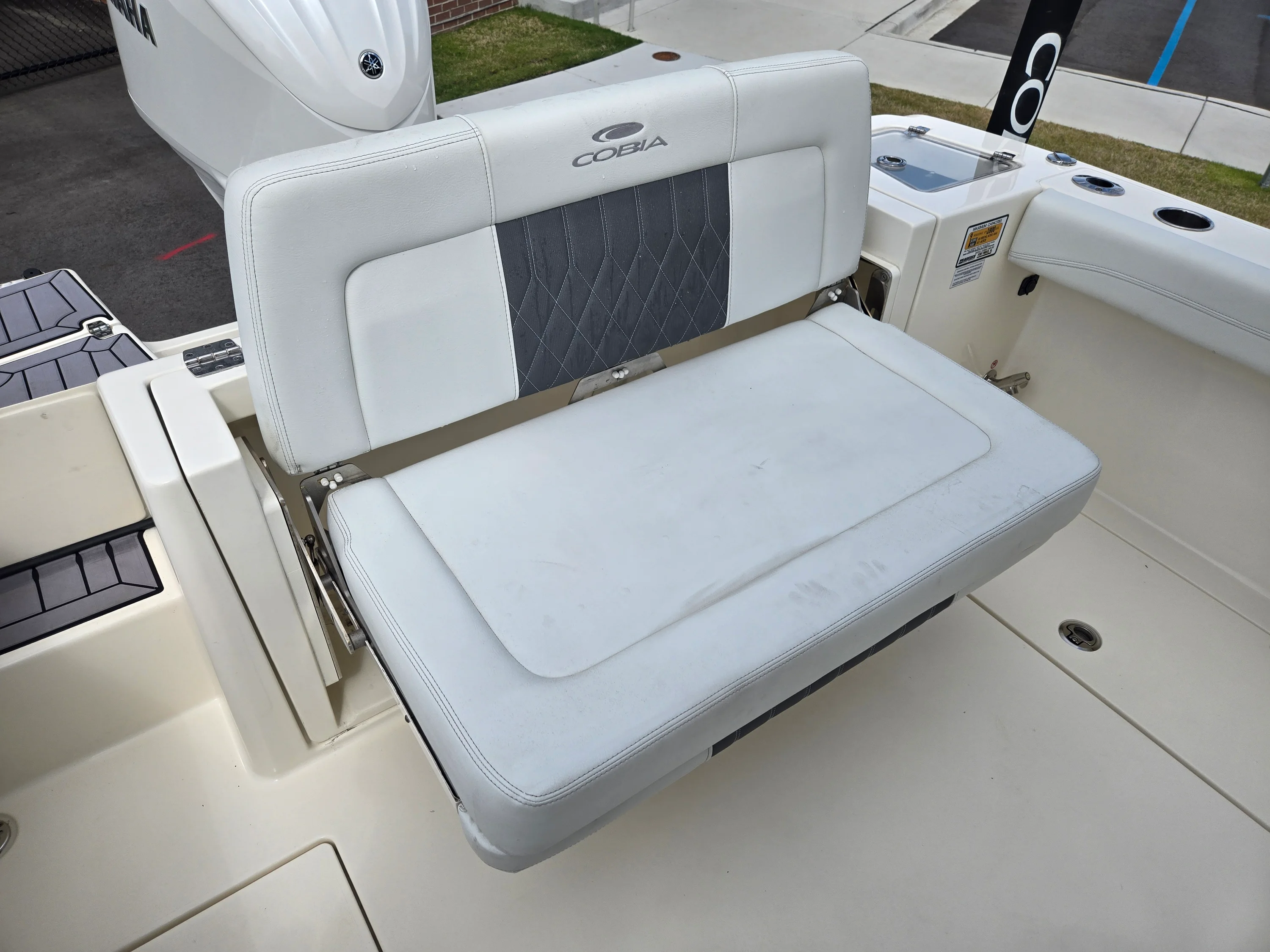2023 Cobia 240 DUAL CONSOLE Image Thumbnail #8