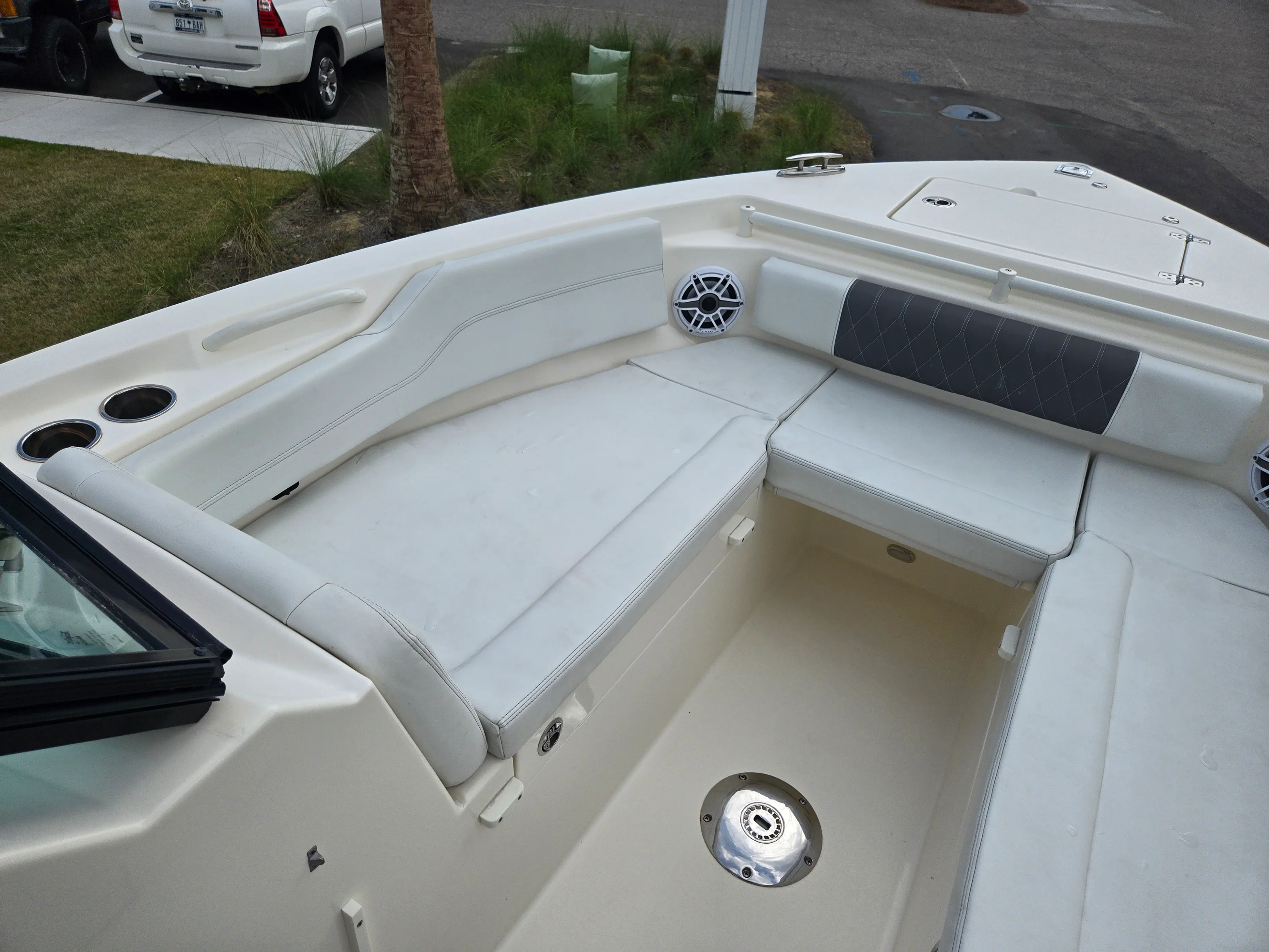 2023 Cobia 240 DUAL CONSOLE Image Thumbnail #21