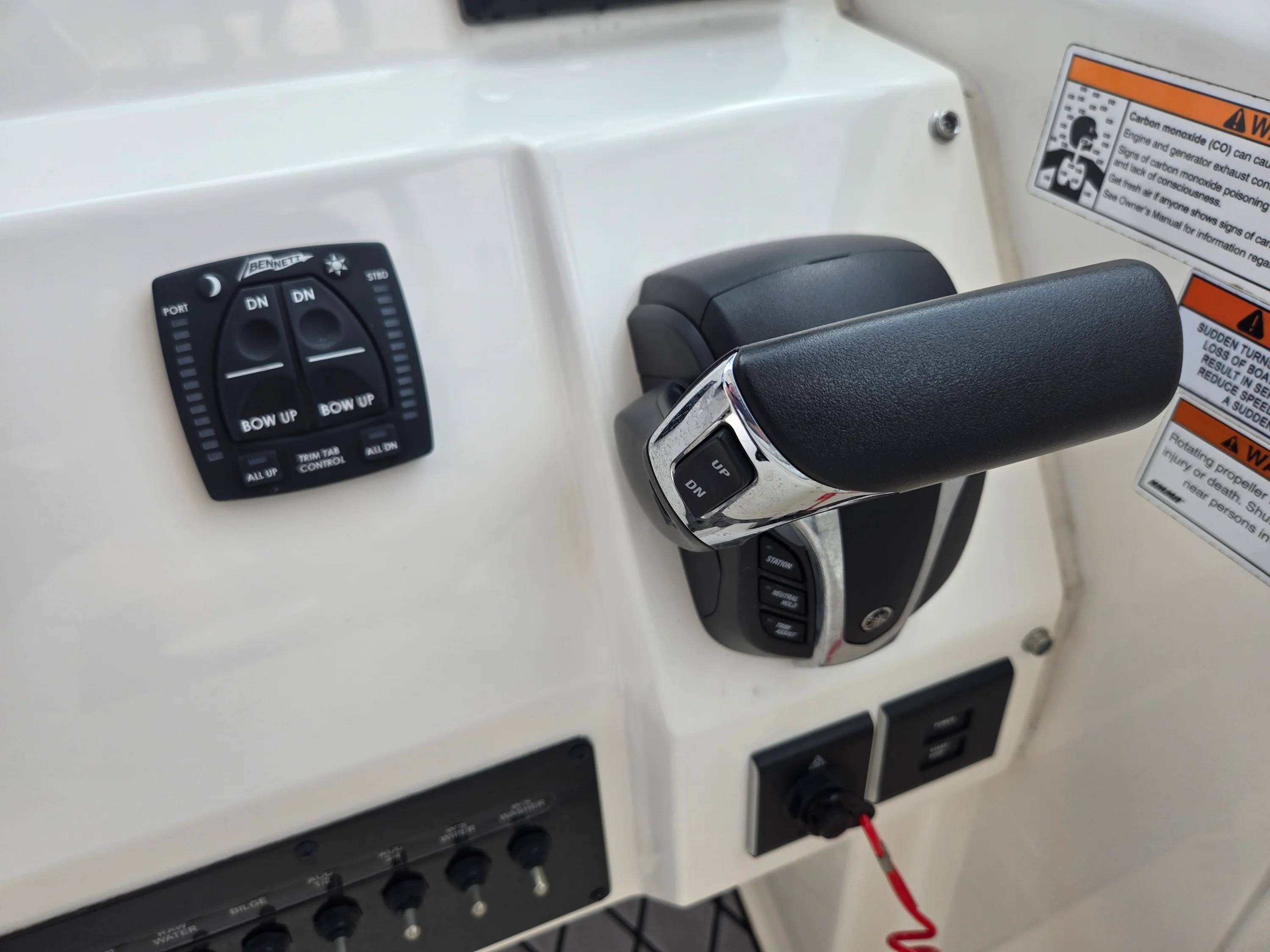 2023 Cobia 240 DUAL CONSOLE Image Thumbnail #18