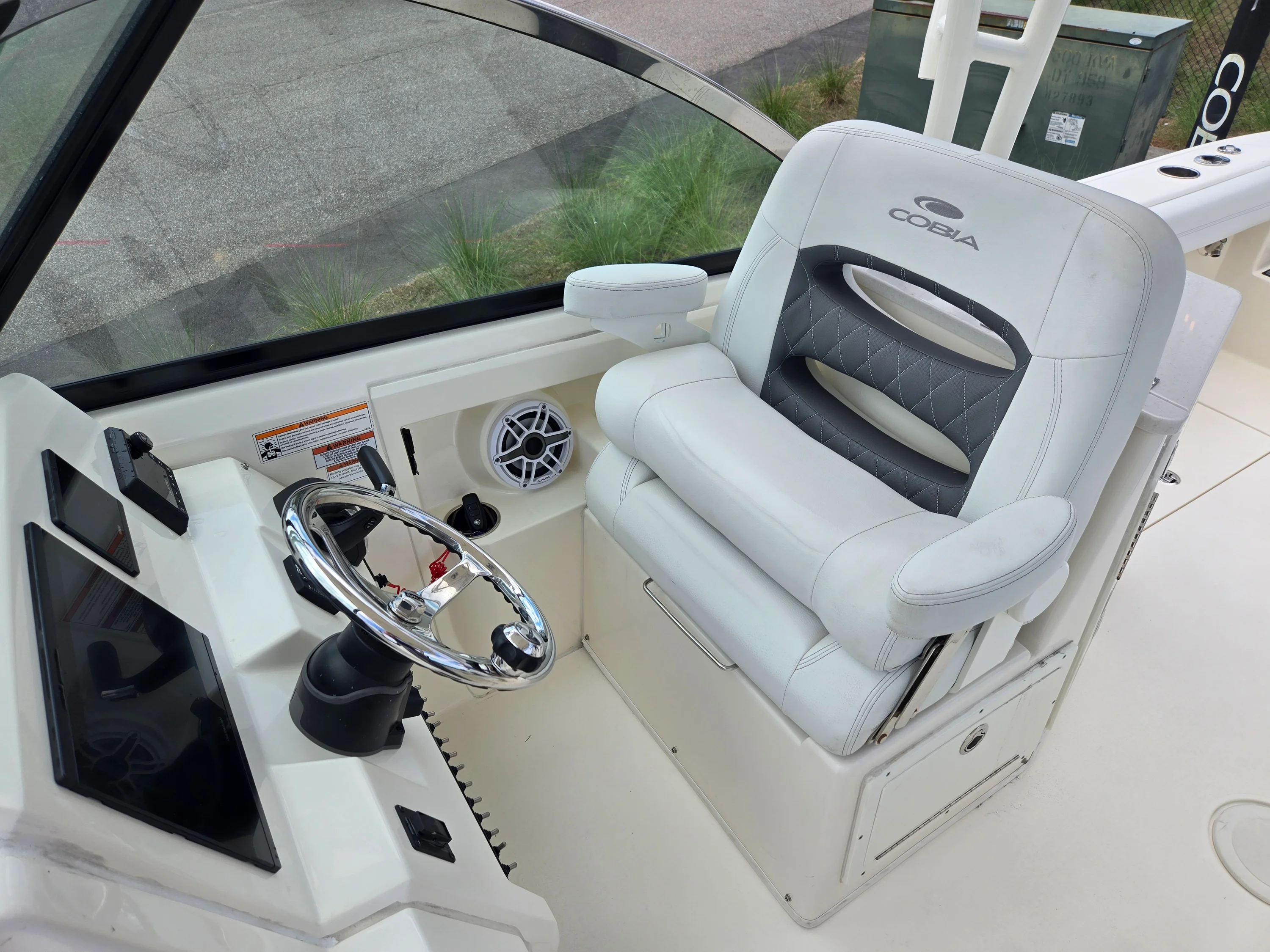 2023 Cobia 240 DUAL CONSOLE Image Thumbnail #14