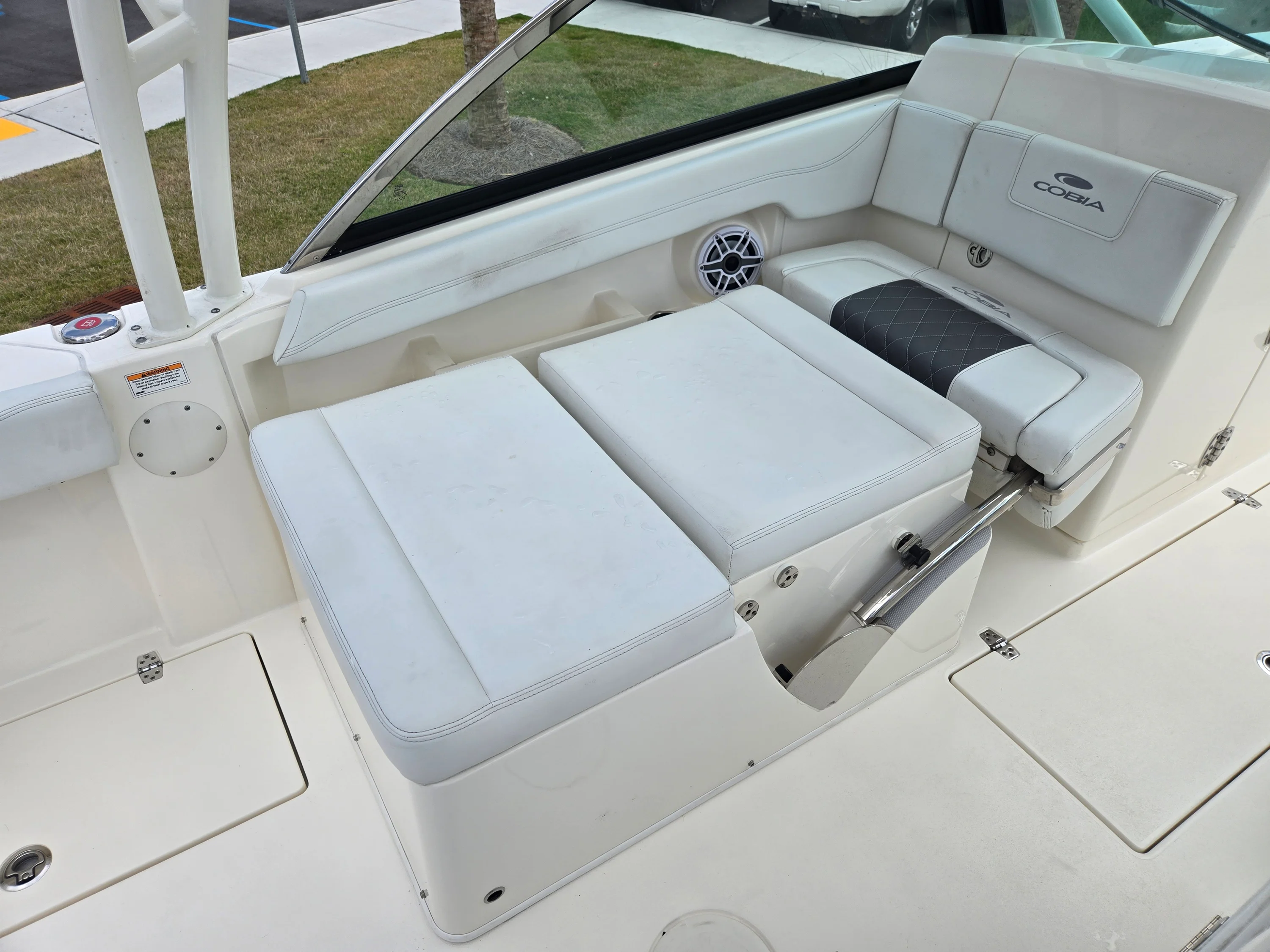 2023 Cobia 240 DUAL CONSOLE Image Thumbnail #13