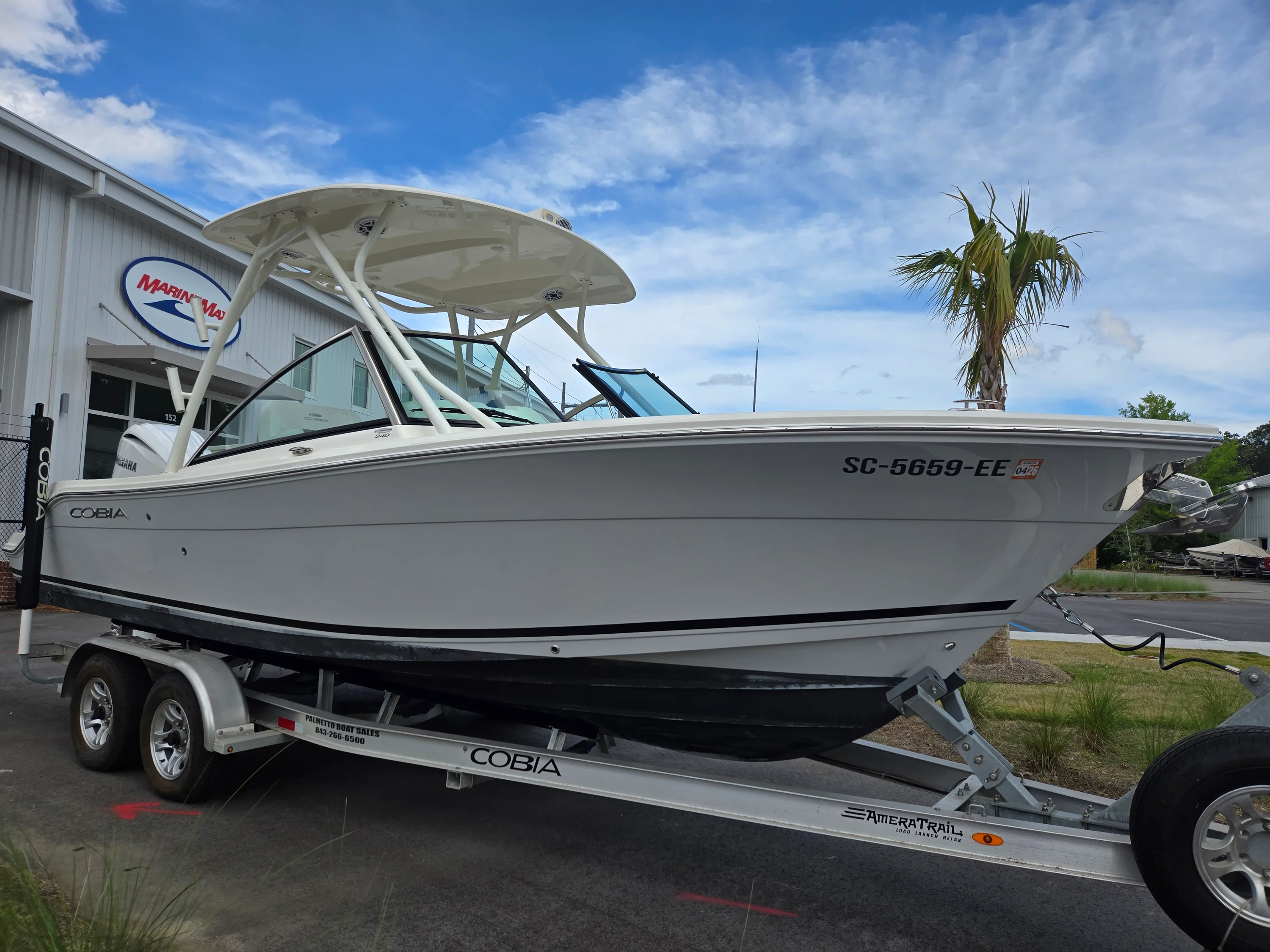 2023 Cobia 240 DUAL CONSOLE Image Thumbnail #1