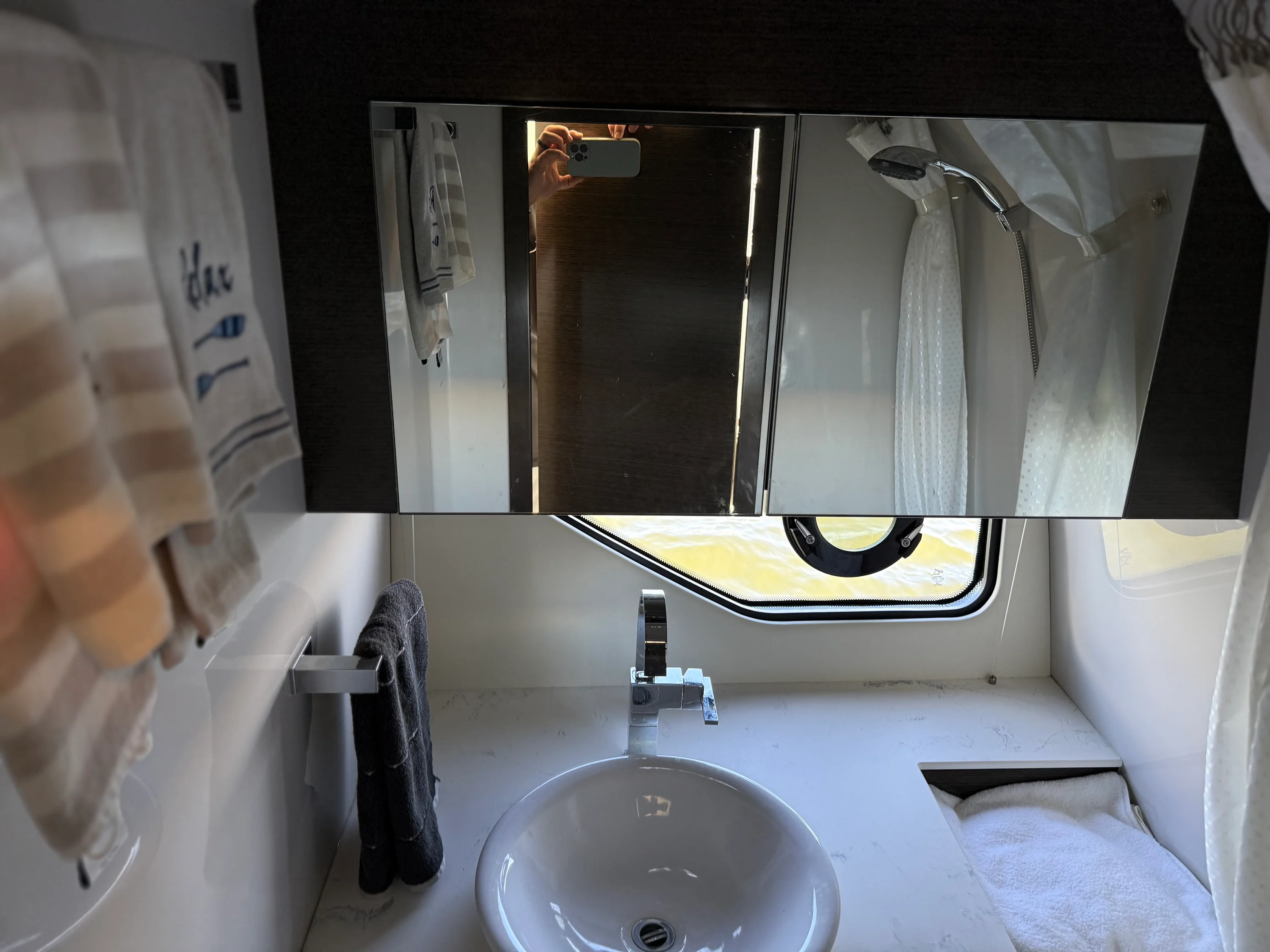 2021 Cruisers Yachts 38 GLS Image Thumbnail #52