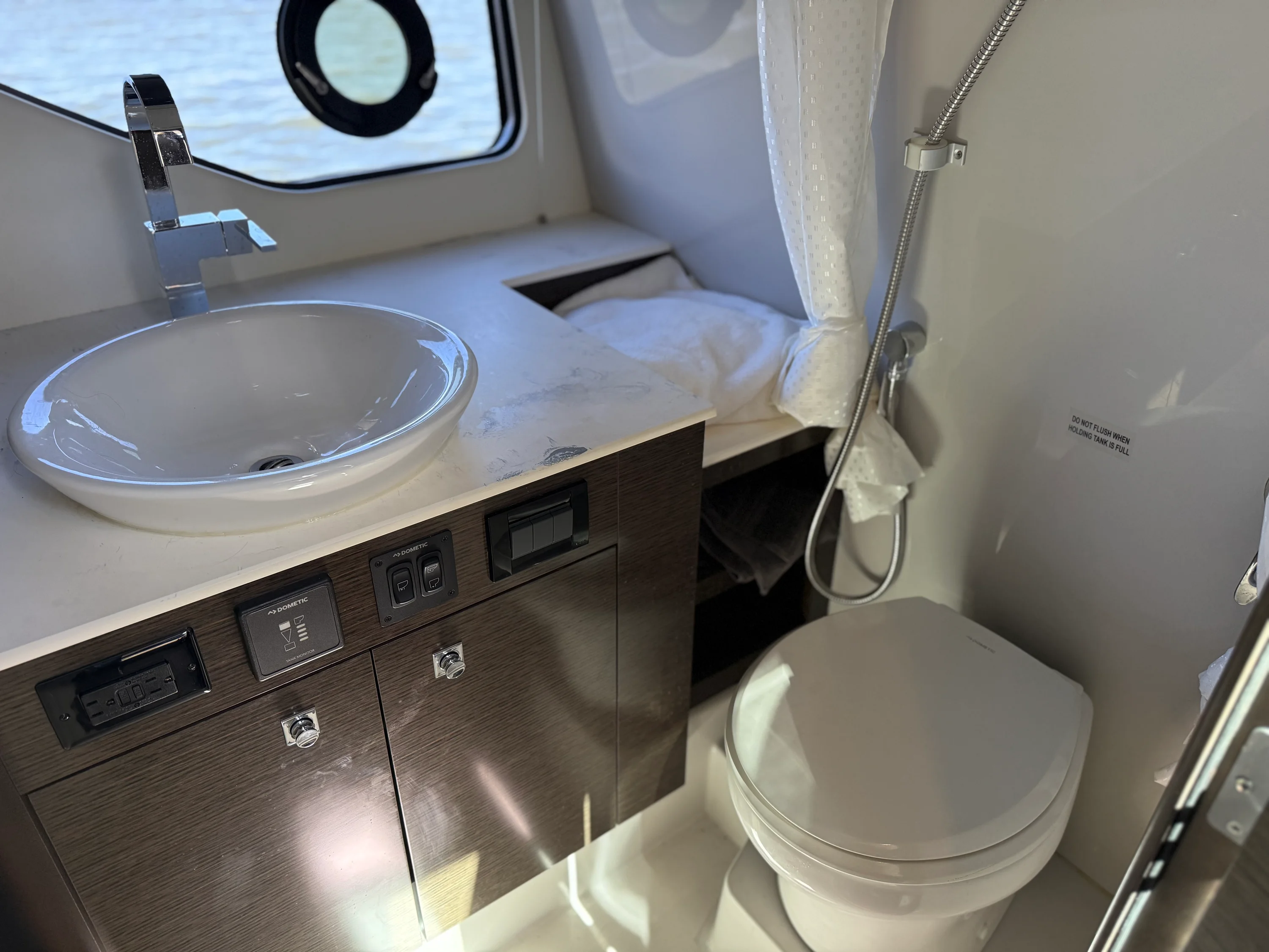2021 Cruisers Yachts 38 GLS Image Thumbnail #55