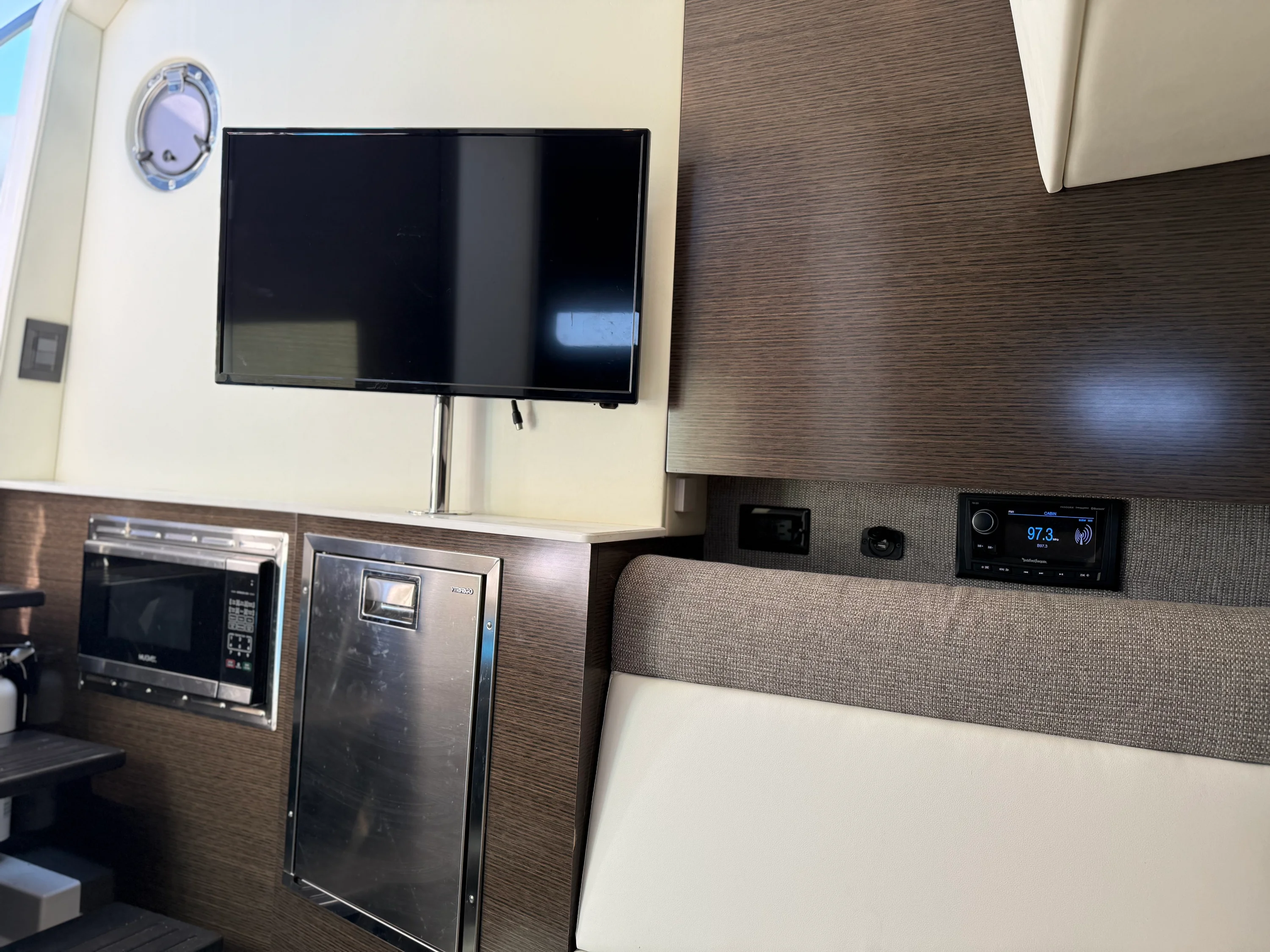 2021 Cruisers Yachts 38 GLS Image Thumbnail #53