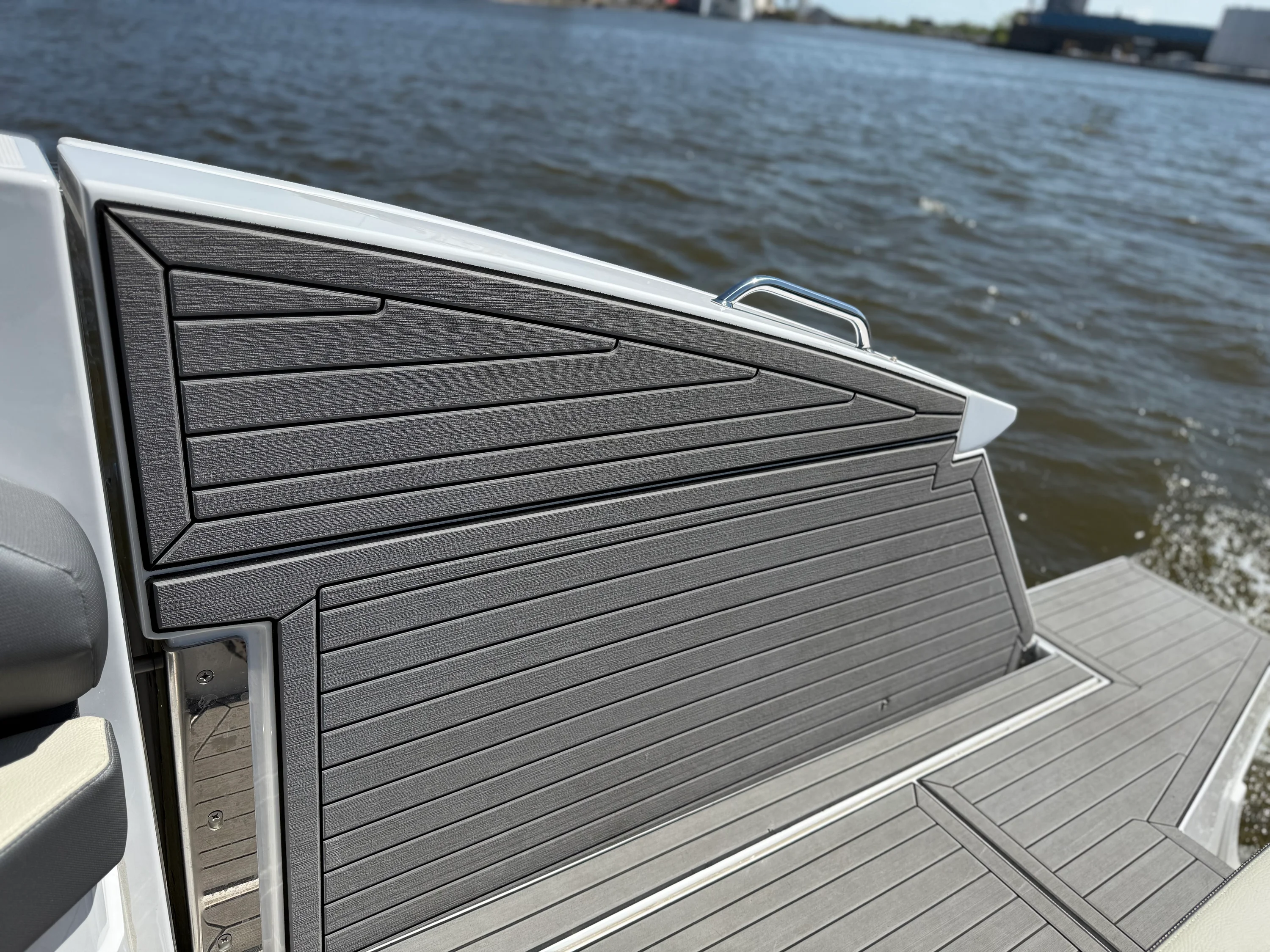2021 Cruisers Yachts 38 GLS Image Thumbnail #20