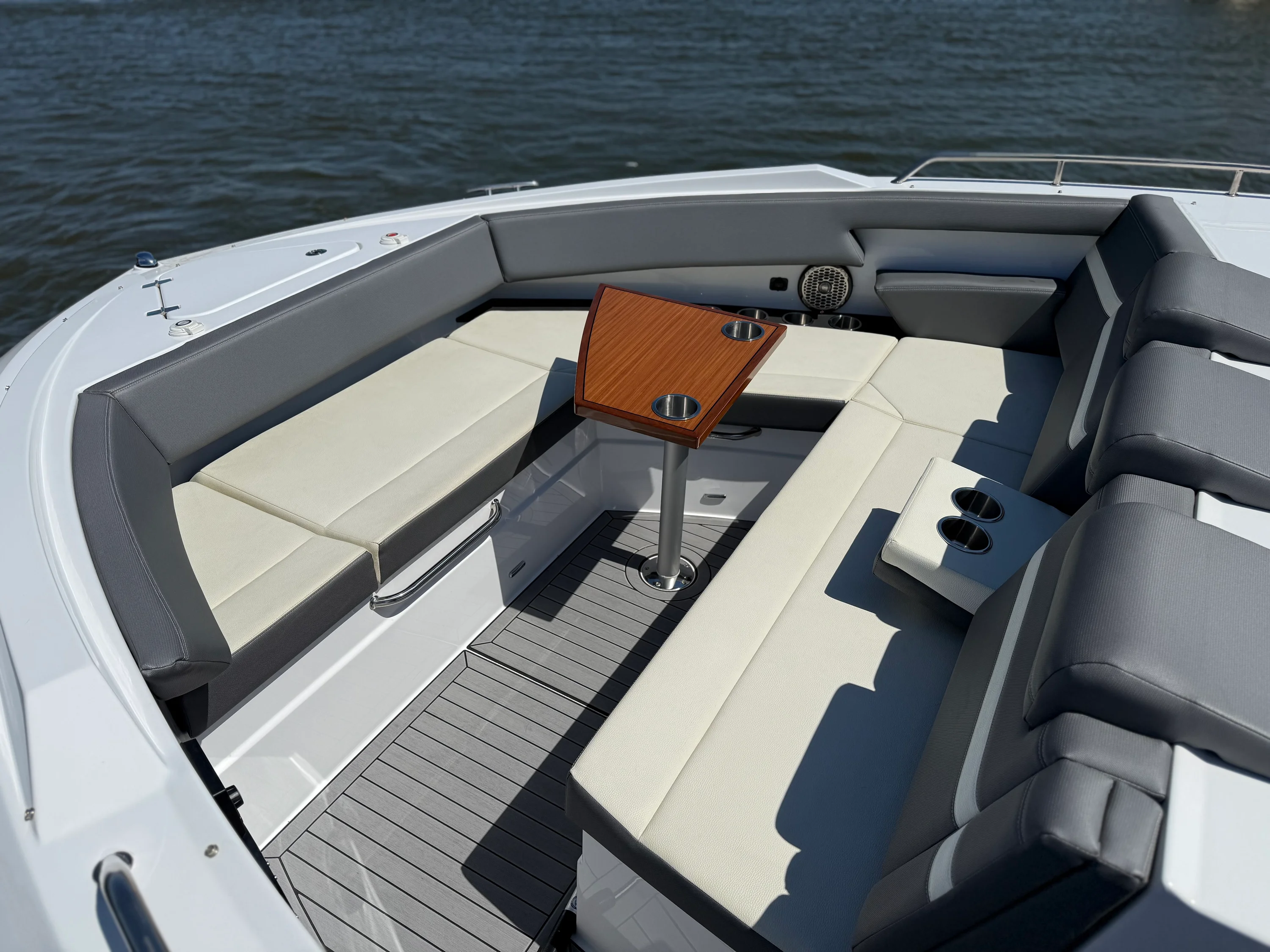 2021 Cruisers Yachts 38 GLS Image Thumbnail #41