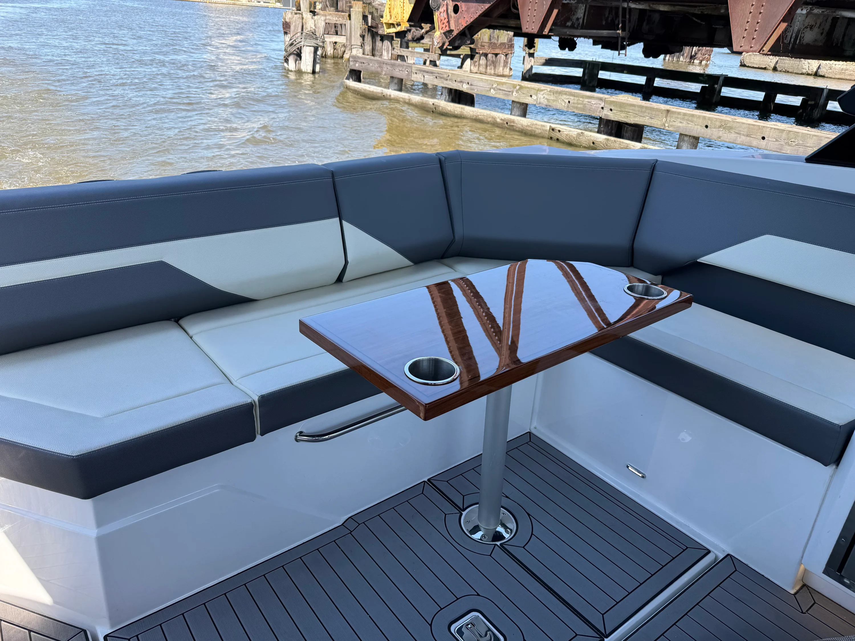 2021 Cruisers Yachts 38 GLS Image Thumbnail #22