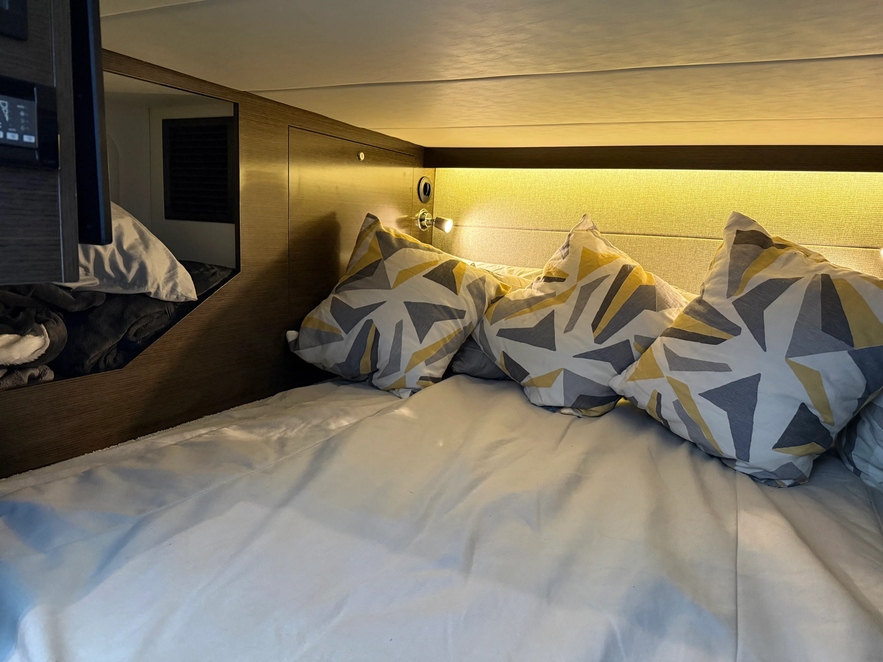 2021 Cruisers Yachts 38 GLS Image Thumbnail #47