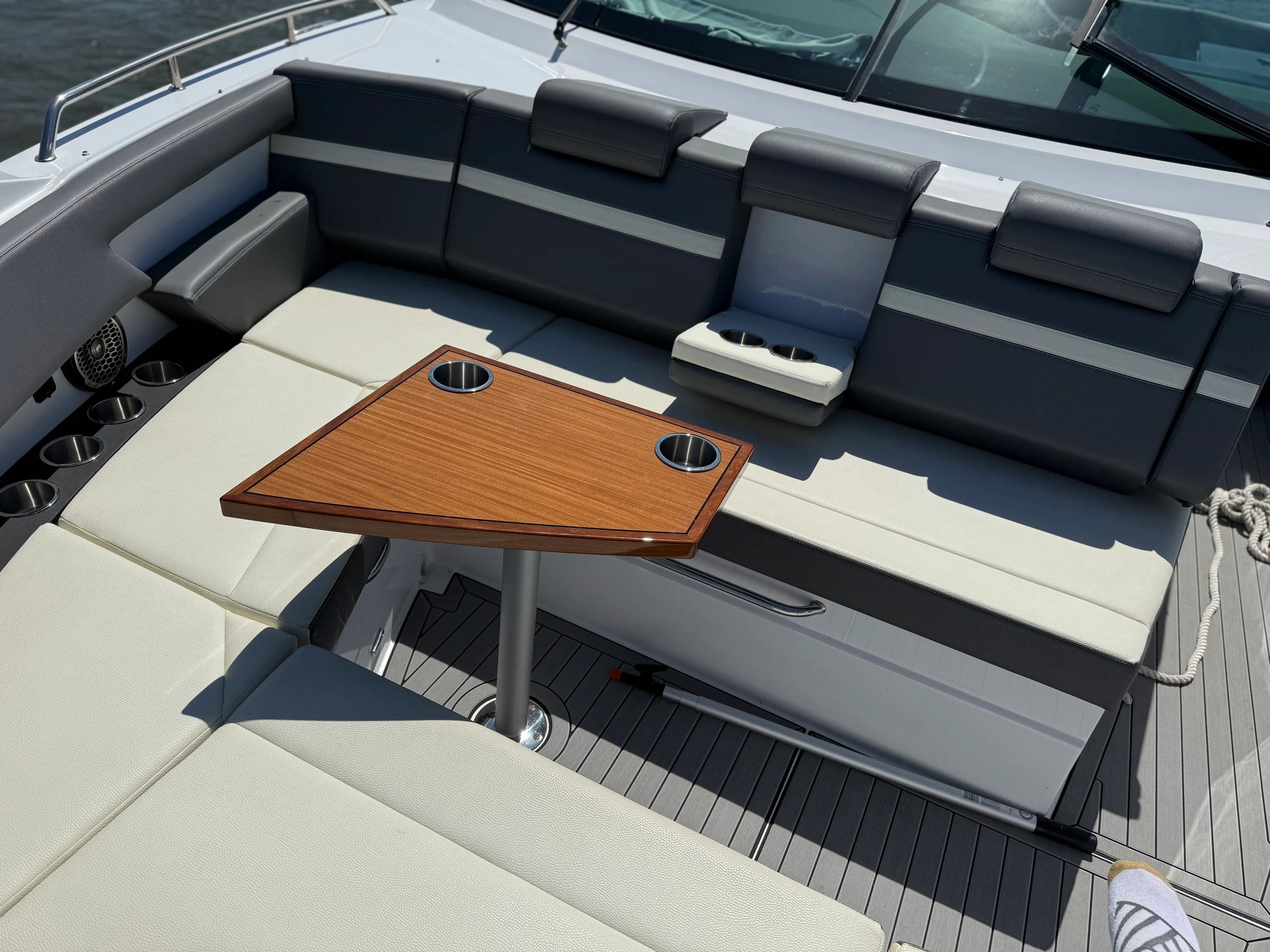 2021 Cruisers Yachts 38 GLS Image Thumbnail #39