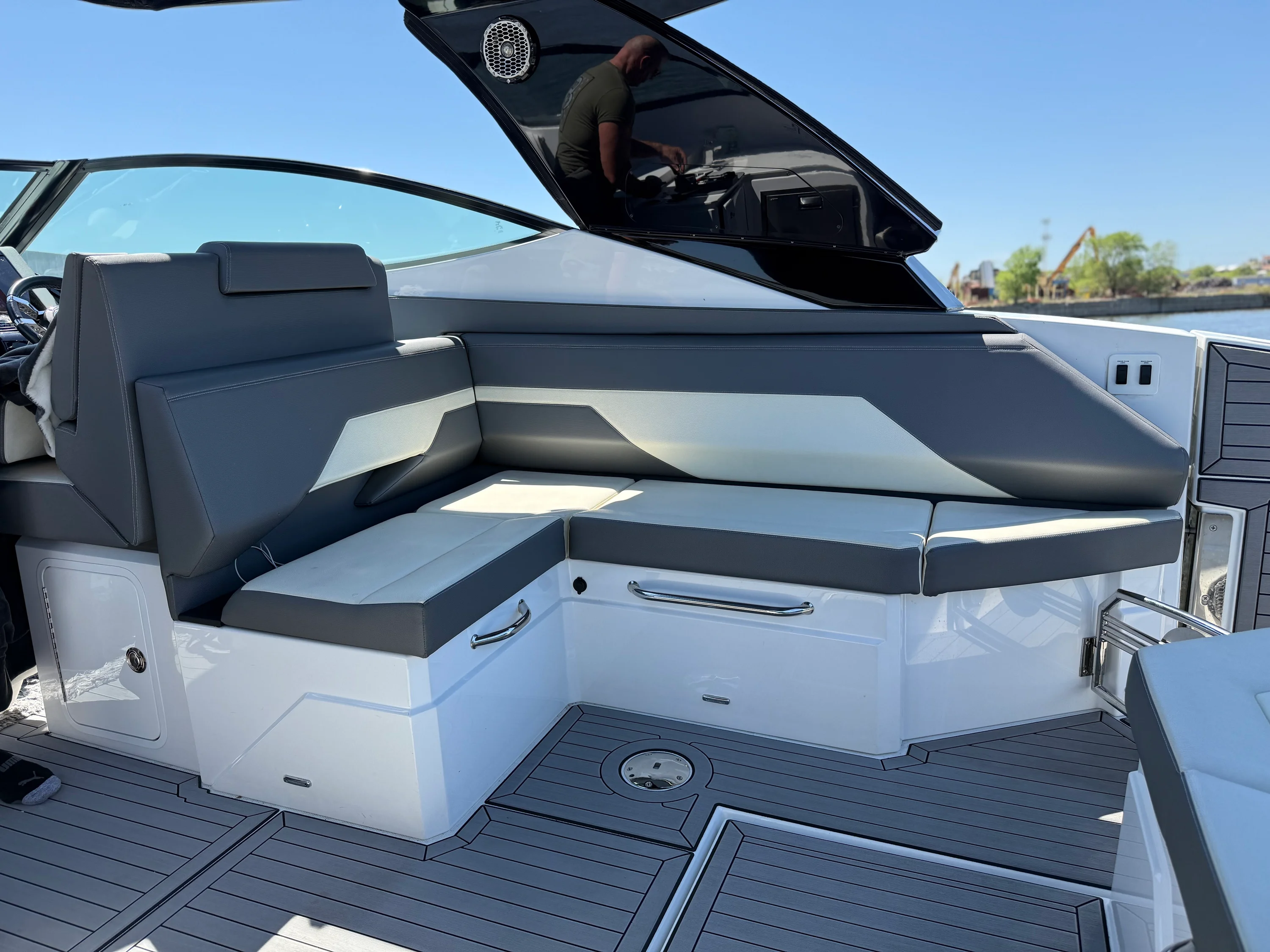 2021 Cruisers Yachts 38 GLS Image Thumbnail #21