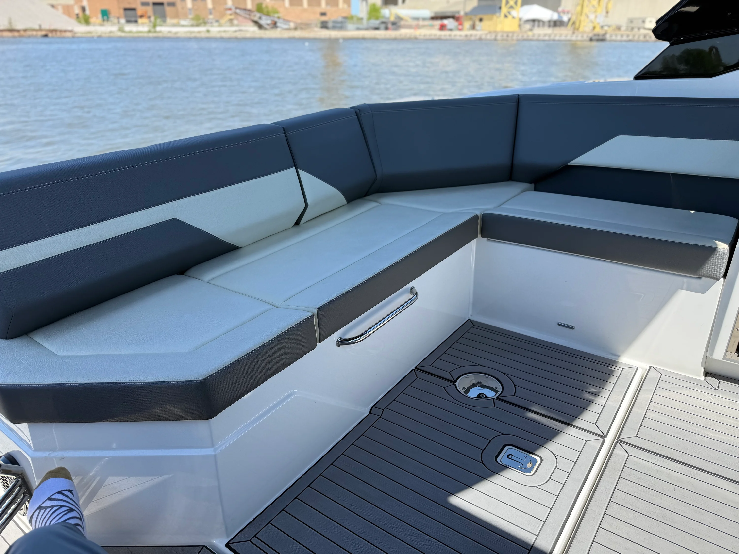 2021 Cruisers Yachts 38 GLS Image Thumbnail #24