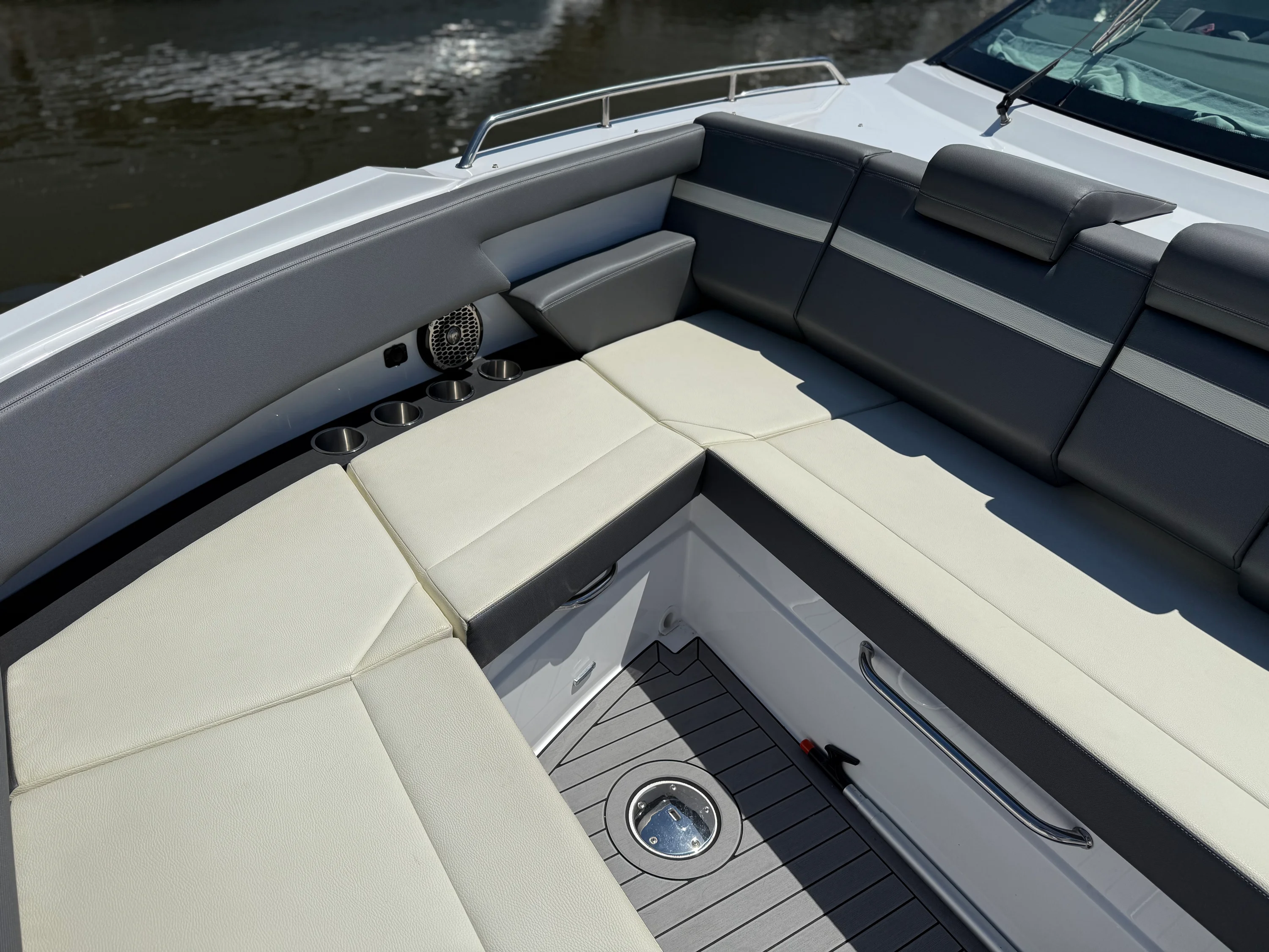 2021 Cruisers Yachts 38 GLS Image Thumbnail #40