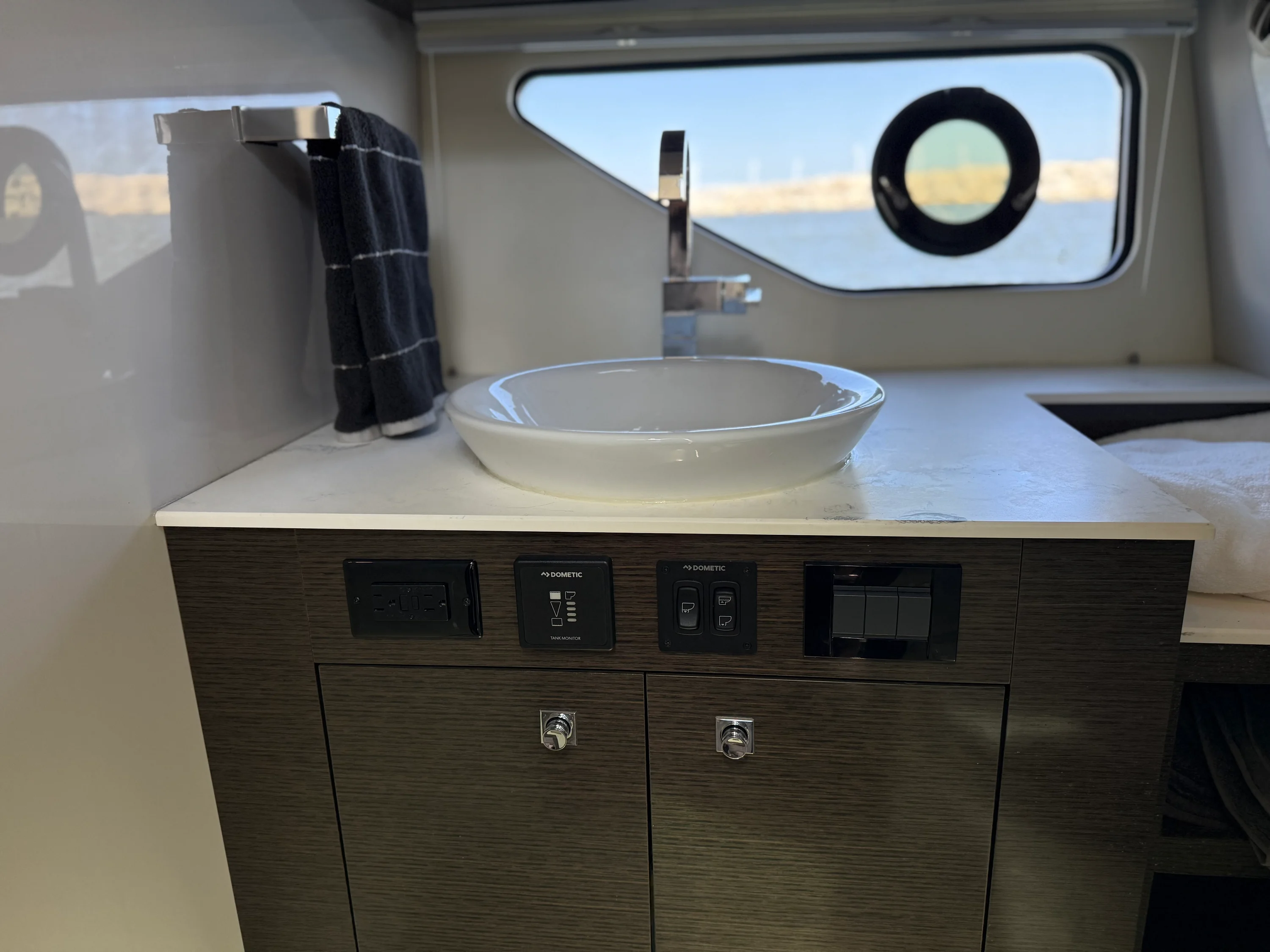 2021 Cruisers Yachts 38 GLS Image Thumbnail #51