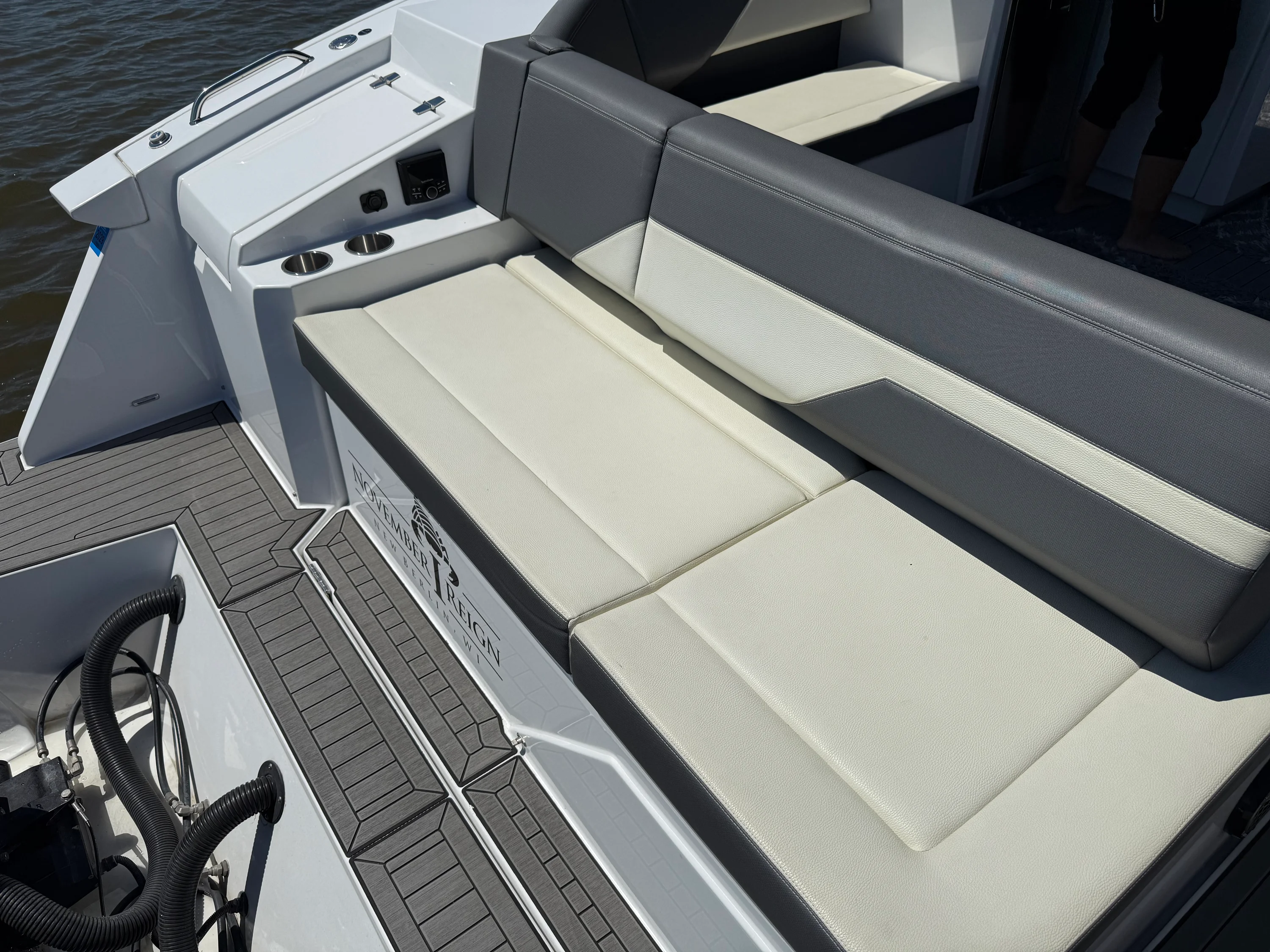 2021 Cruisers Yachts 38 GLS Image Thumbnail #18
