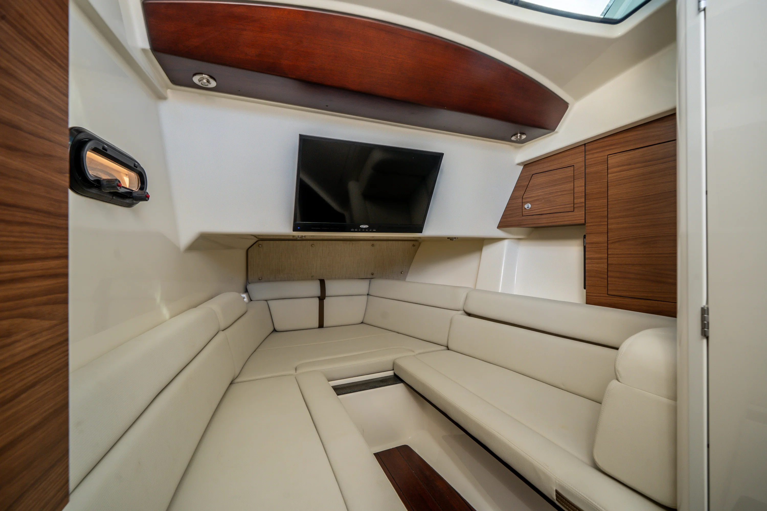 2021 Boston Whaler 350 REALM Image Thumbnail #14