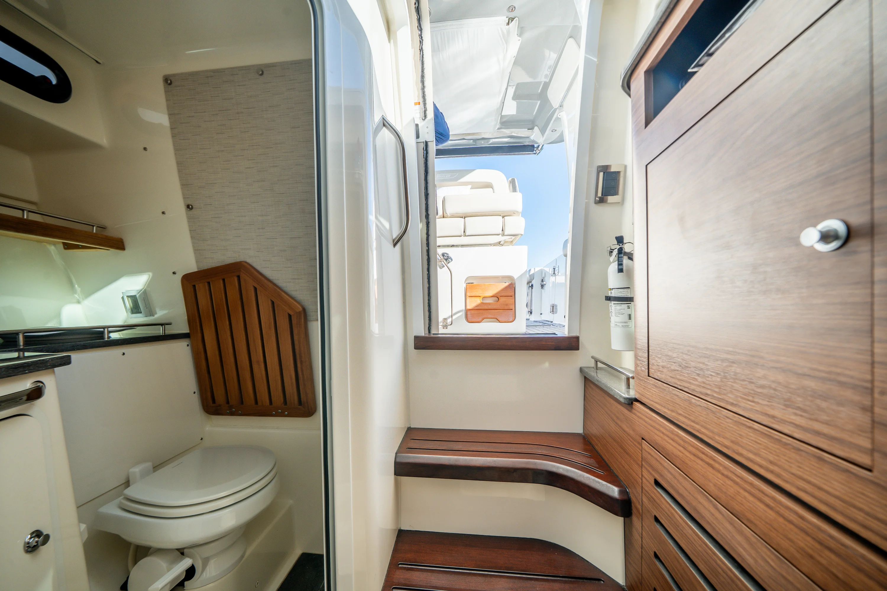 2021 Boston Whaler 350 REALM Image Thumbnail #11