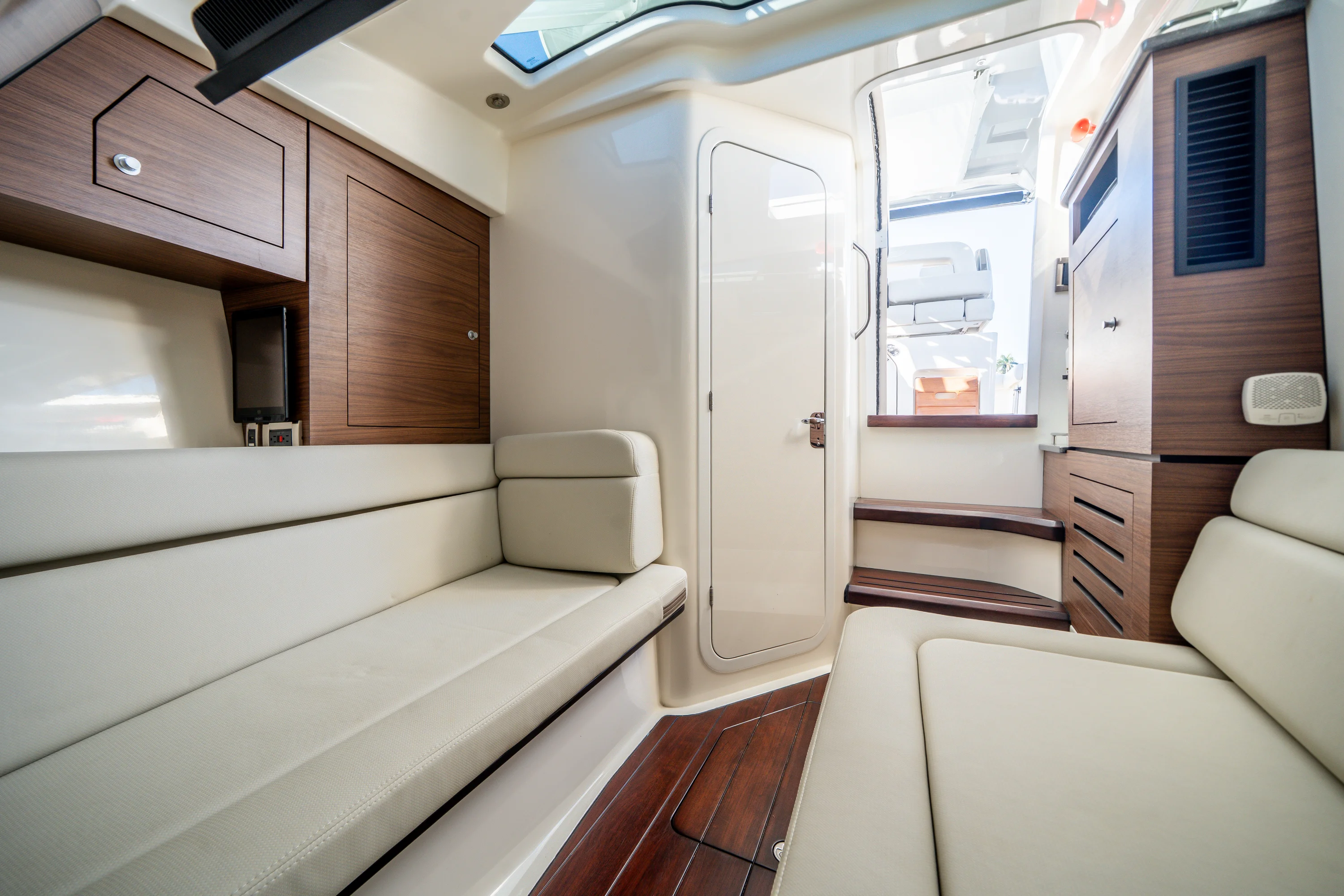 2021 Boston Whaler 350 REALM Image Thumbnail #16