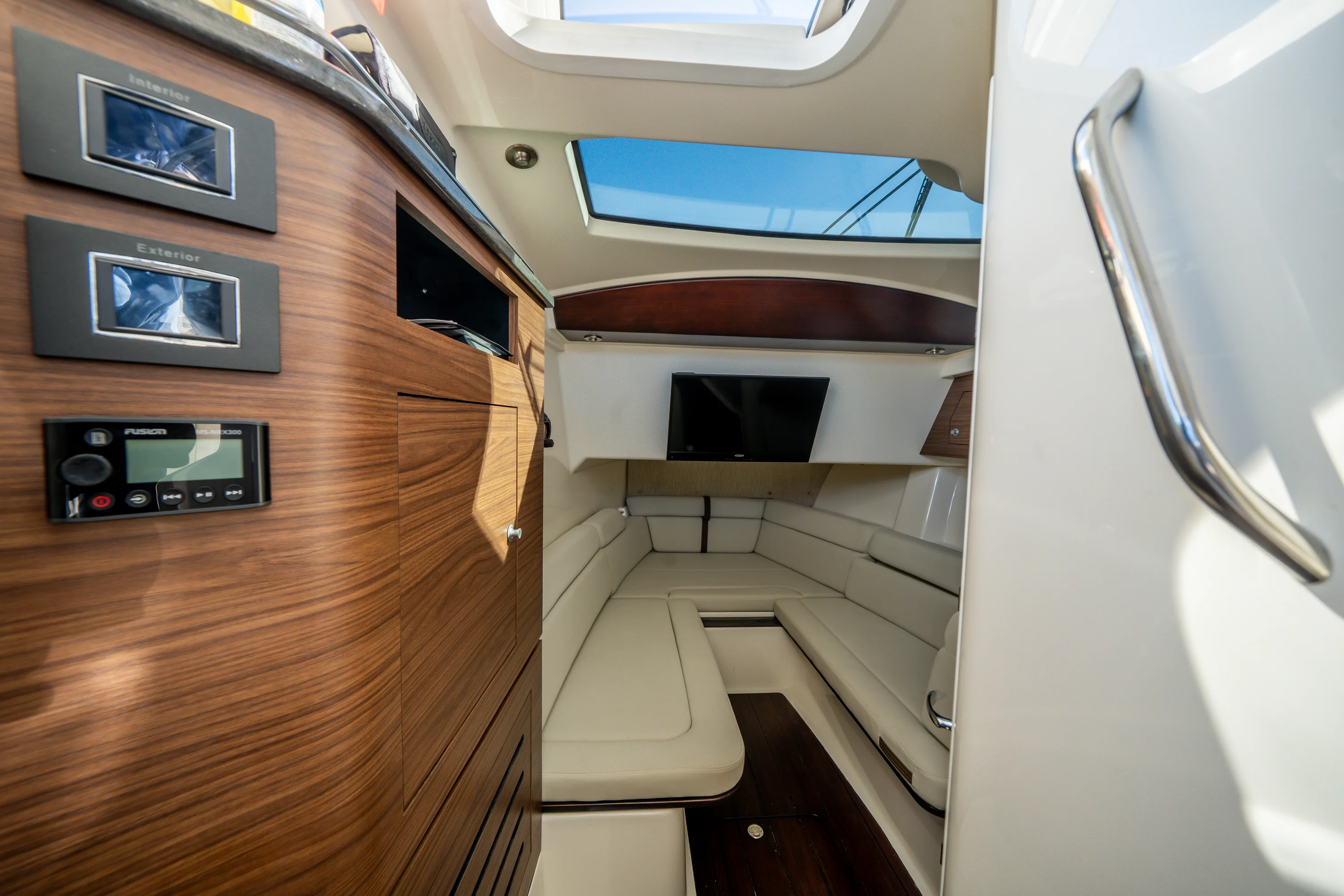 2021 Boston Whaler 350 REALM Image Thumbnail #13
