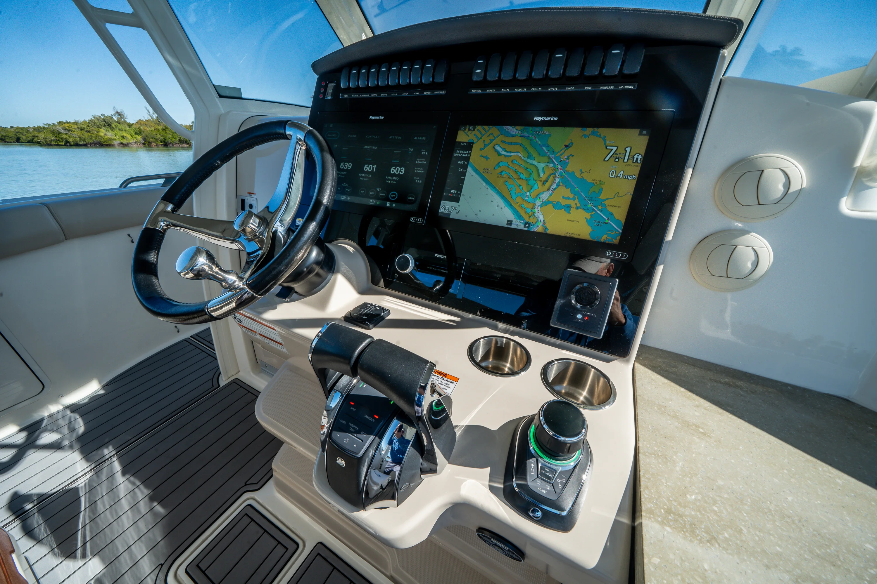 2021 Boston Whaler 350 REALM Image Thumbnail #28
