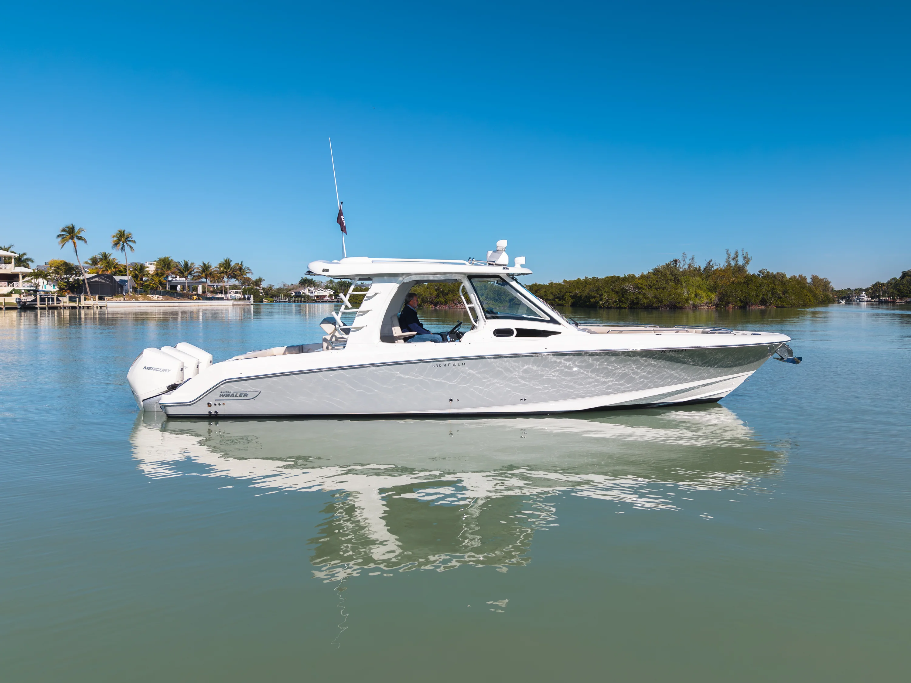 2021 Boston Whaler 350 REALM Image Thumbnail #2