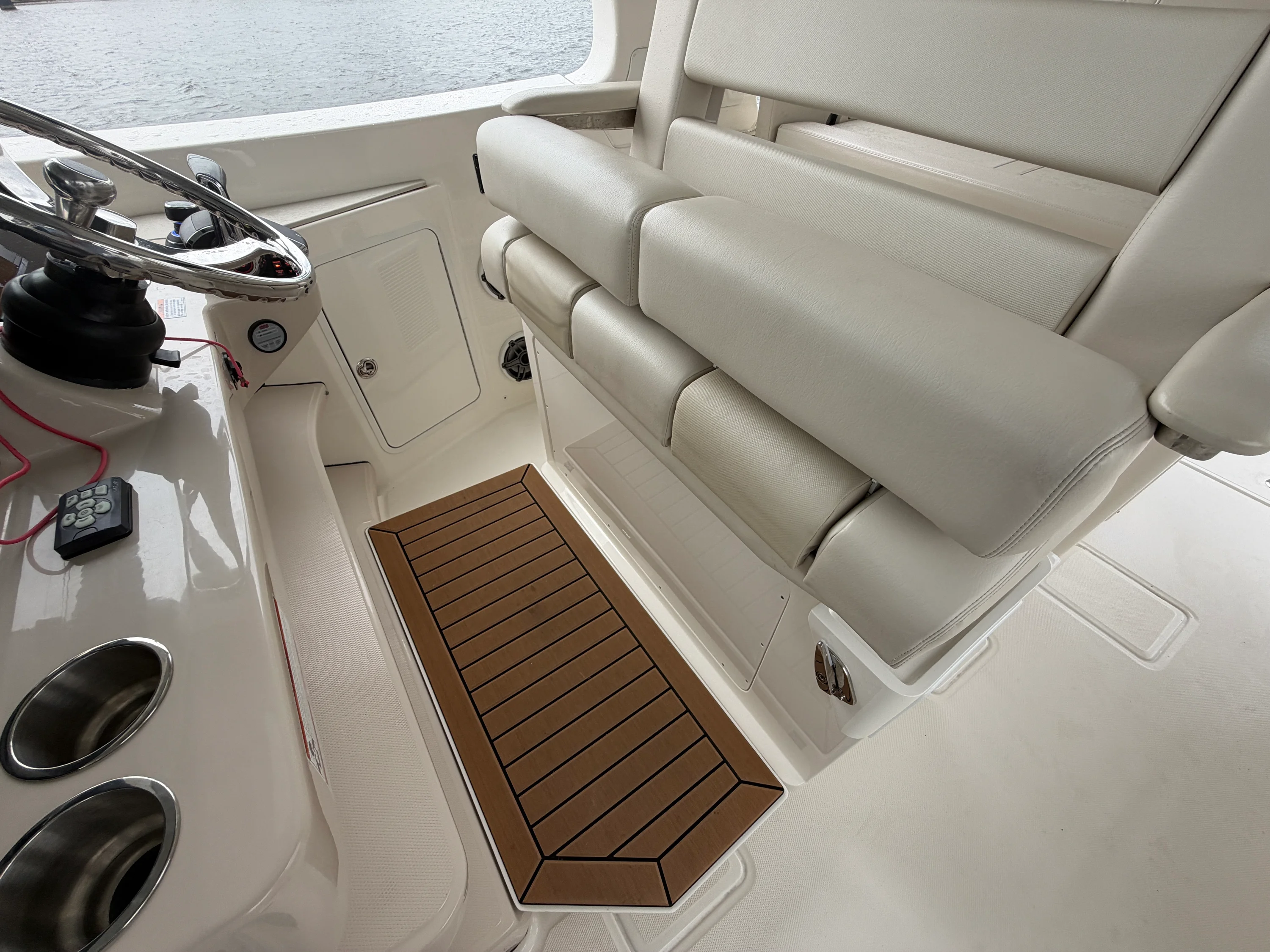 2022 Boston Whaler 380 Realm Image Thumbnail #32