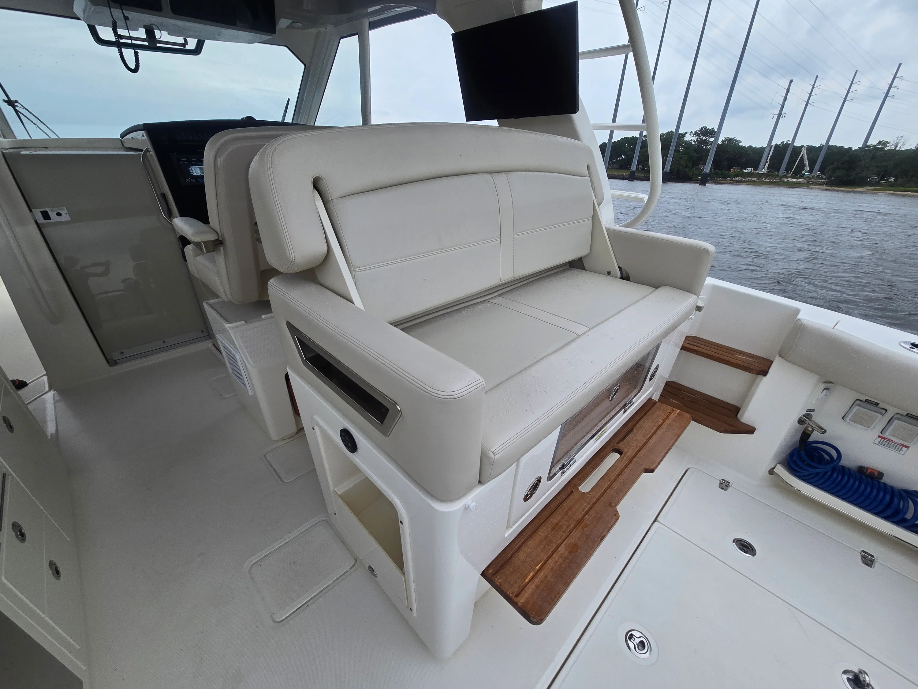 2022 Boston Whaler 380 Realm Image Thumbnail #18