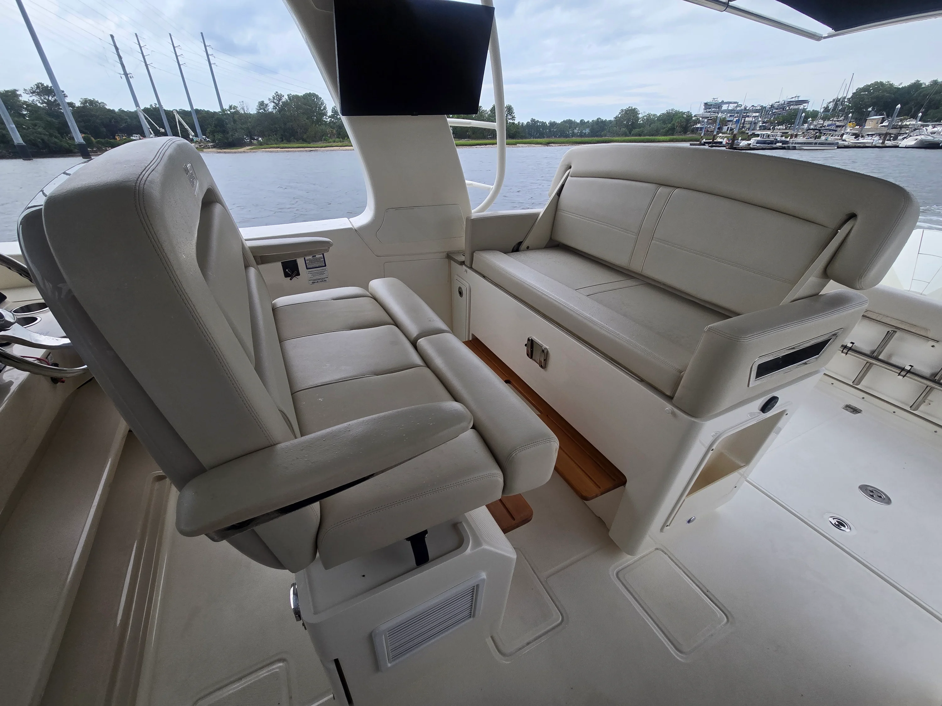 2022 Boston Whaler 380 Realm Image Thumbnail #23