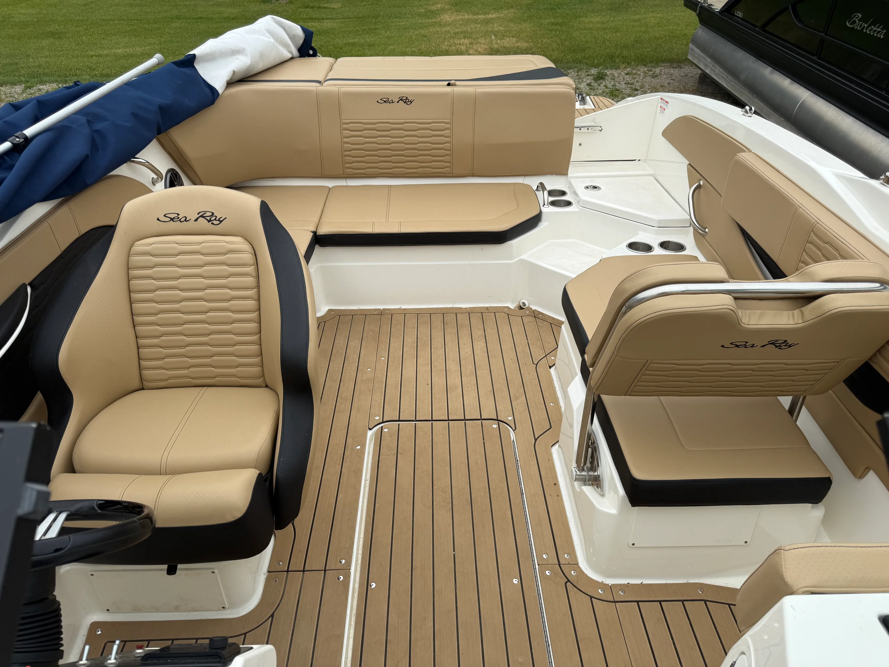2022 Sea Ray 210 SPX Image Thumbnail #4