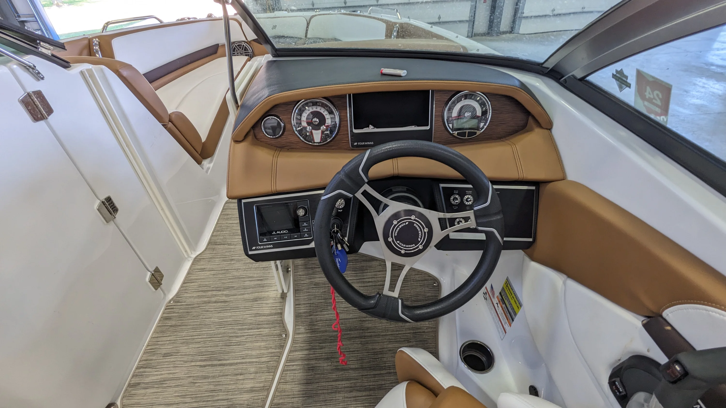 2022 Four Winns 260H Image Thumbnail #2