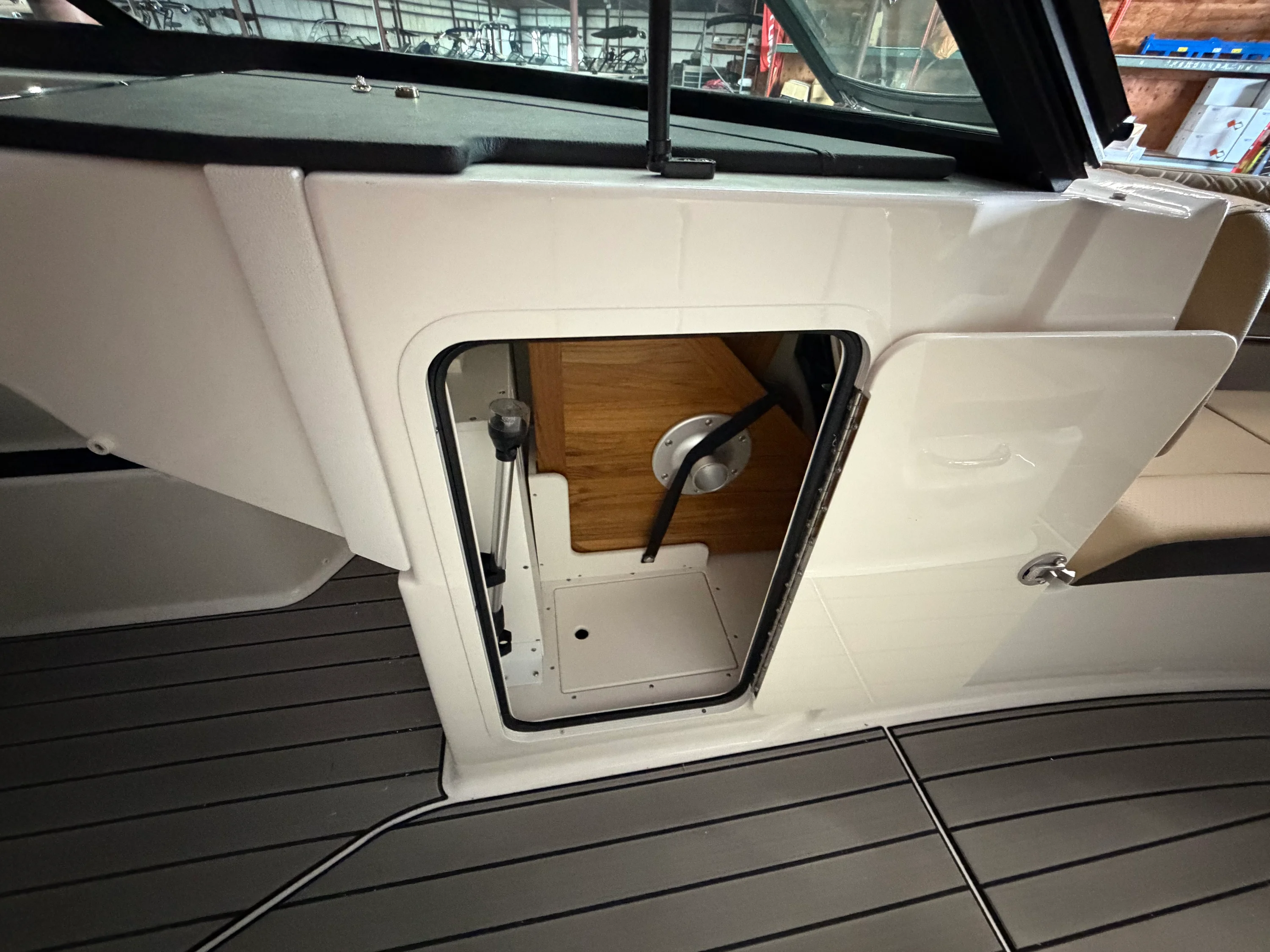 2026 Sea Ray SDX 270 Surf Image Thumbnail #41