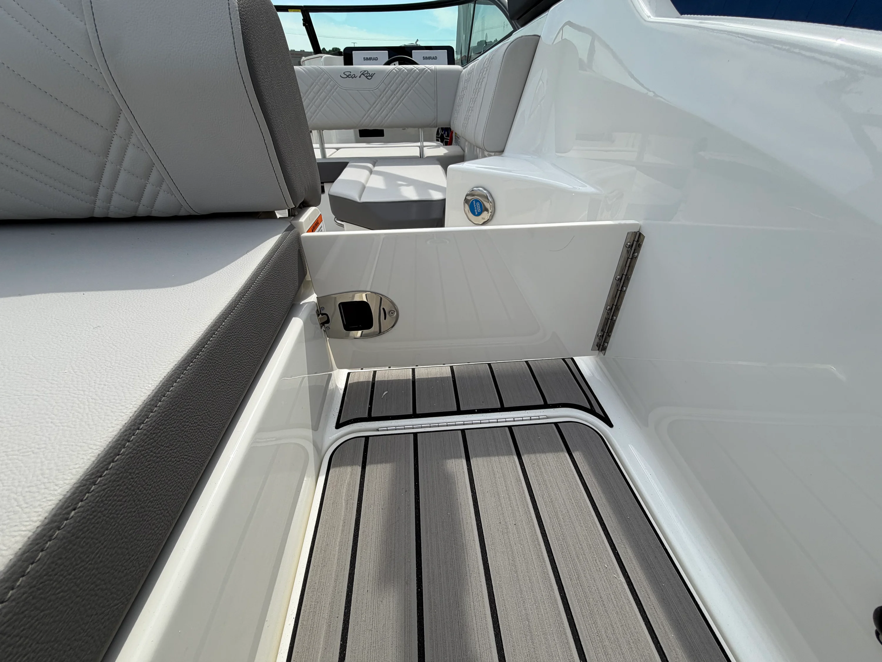 2026 Sea Ray SDX 250 Surf Image Thumbnail #14